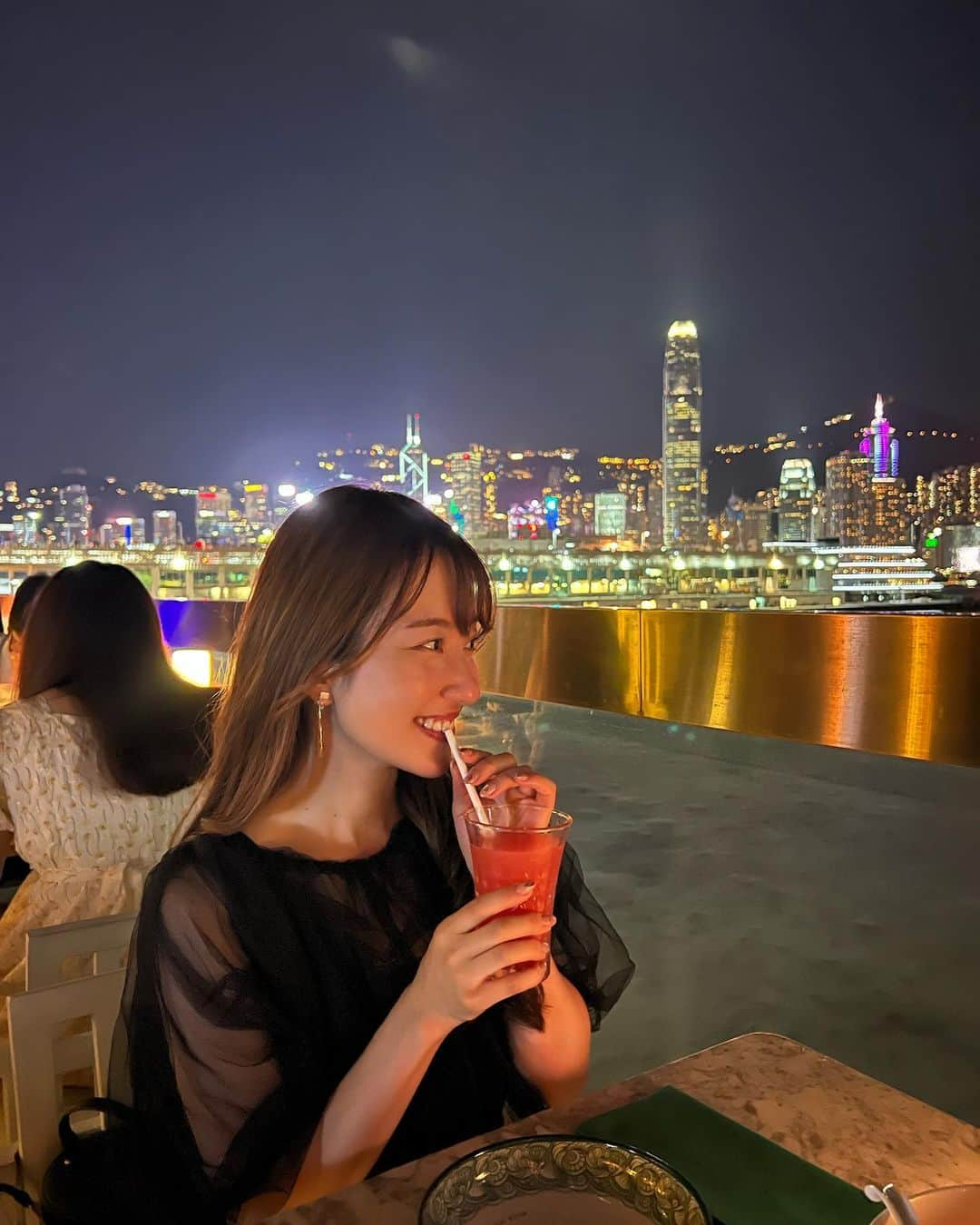 原直子のインスタグラム：「香港Night🇭🇰  🍽️restaurant🍽️ #城中鴨子 #duckvictoria   #尖沙咀 #hkfood #hongkong #香港旅行 #香港美食 #香港北京ダック #香港グルメ #チムサーチョイ #ビクトリアハーバー」