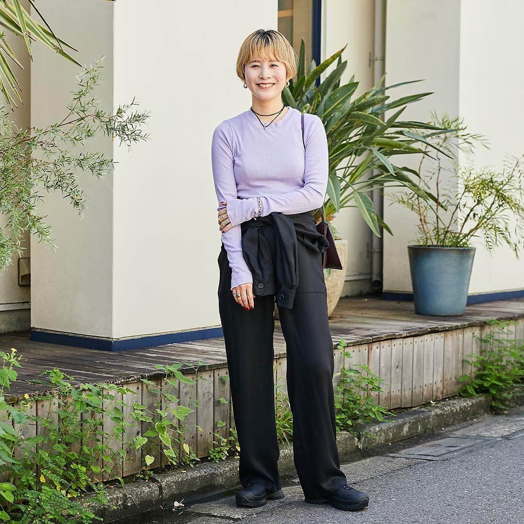 ハグマグ編集部さんのインスタグラム写真 - (ハグマグ編集部Instagram)「須長あき子さん& 凪紗ちゃん・ 0歳  ブラックで引き締めてカジュアルシックに❤︎  ［mama］ Tops＆Bottoms：GALERIE VIE Earring：DAUGHTERS JEWELRY Necklace：P.NINA Bangle：HERMES Ring：talkative＆Gabriela Artigas＆DAUGHTERS JEWELRY＆Charlotte Chesnais＆hum＆agete＆Iosselliani＆CHAUMET Bag：WANDLER Shoes：PLAYGROUND  ［kids］ Tops＆Socks：PETIT BATEAU Bottoms：Silly Silas ___________________________________  詳しくはウェブサイトの記事で紹介中。プロフィールのリンクからチェックしてね🌼 @hugmug_insta ___________________________________ #hugmug#ハグマグ#親子スナップ#ママファッション#ストリートコーデ#ガーリーカジュアル#秋コーデ#秋ファッション#秋服#リンクコーデ#親子リンク#キッズファッション#キッズスタイル#ママコーデ#ママコーデファッション#カジュアルコーデ#秋色カラー#おしゃれキッズ#ベビー服#男の子コーデ#女の子コーデ#家族コーデ#ファッションスナップ#親子ファッション#家族コーデ#家族写真#家族スナップ#親子リンクコーデ#親子ペアルック#親子装#ハグマグファミリー」9月28日 19時29分 - hugmug_insta