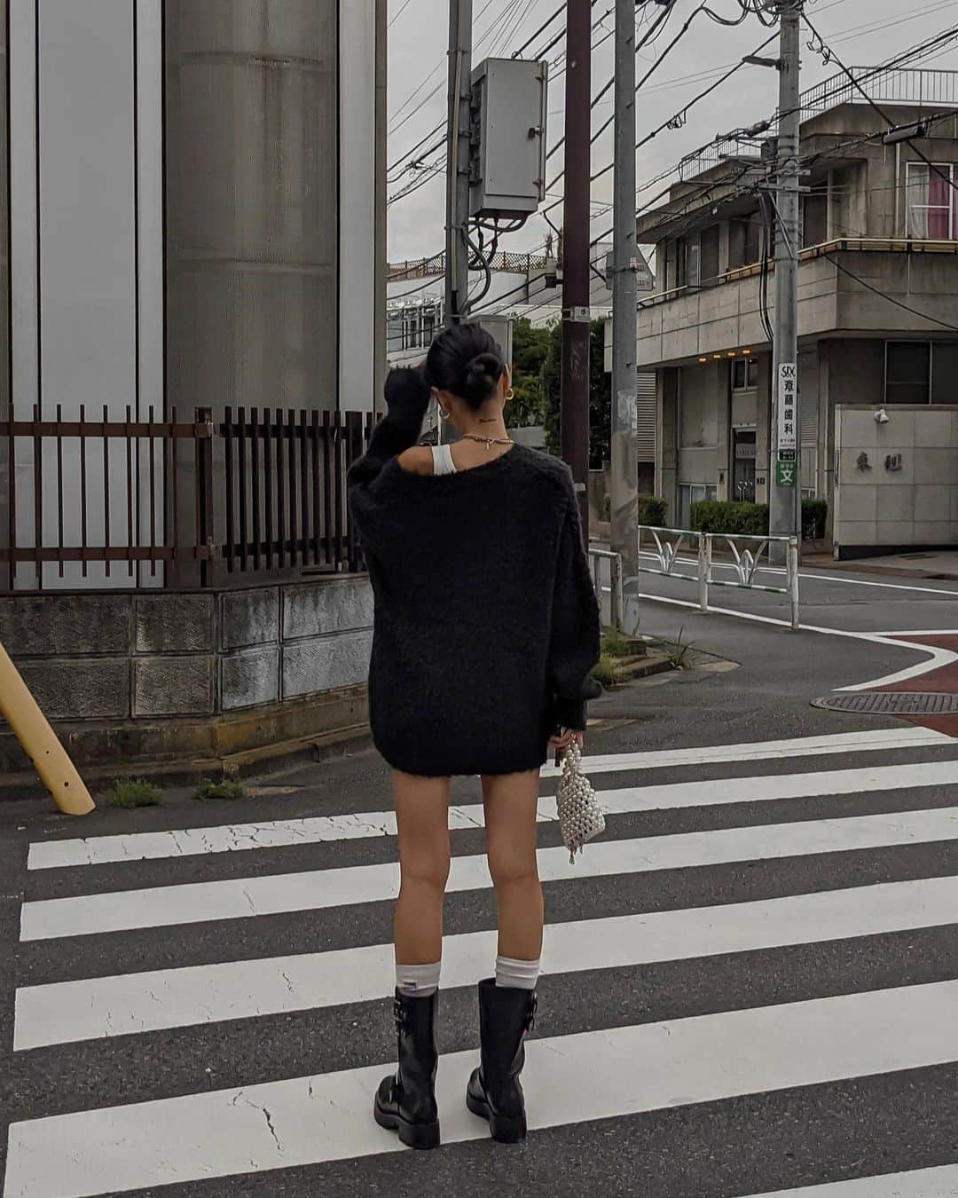 宮川由衣子さんのインスタグラム写真 - (宮川由衣子Instagram)「. 冷んやり冷たくて気持ちの良い階段だった☺️🫧 #なんの話し . もふもふふわふわニットはsetで着るのが絶対可愛い💕 シンプルコーデでも絵になりますからァアア🤚💥 . #fashion #outfit #ootd #aclent」9月28日 19時23分 - yuiko_miyagawa