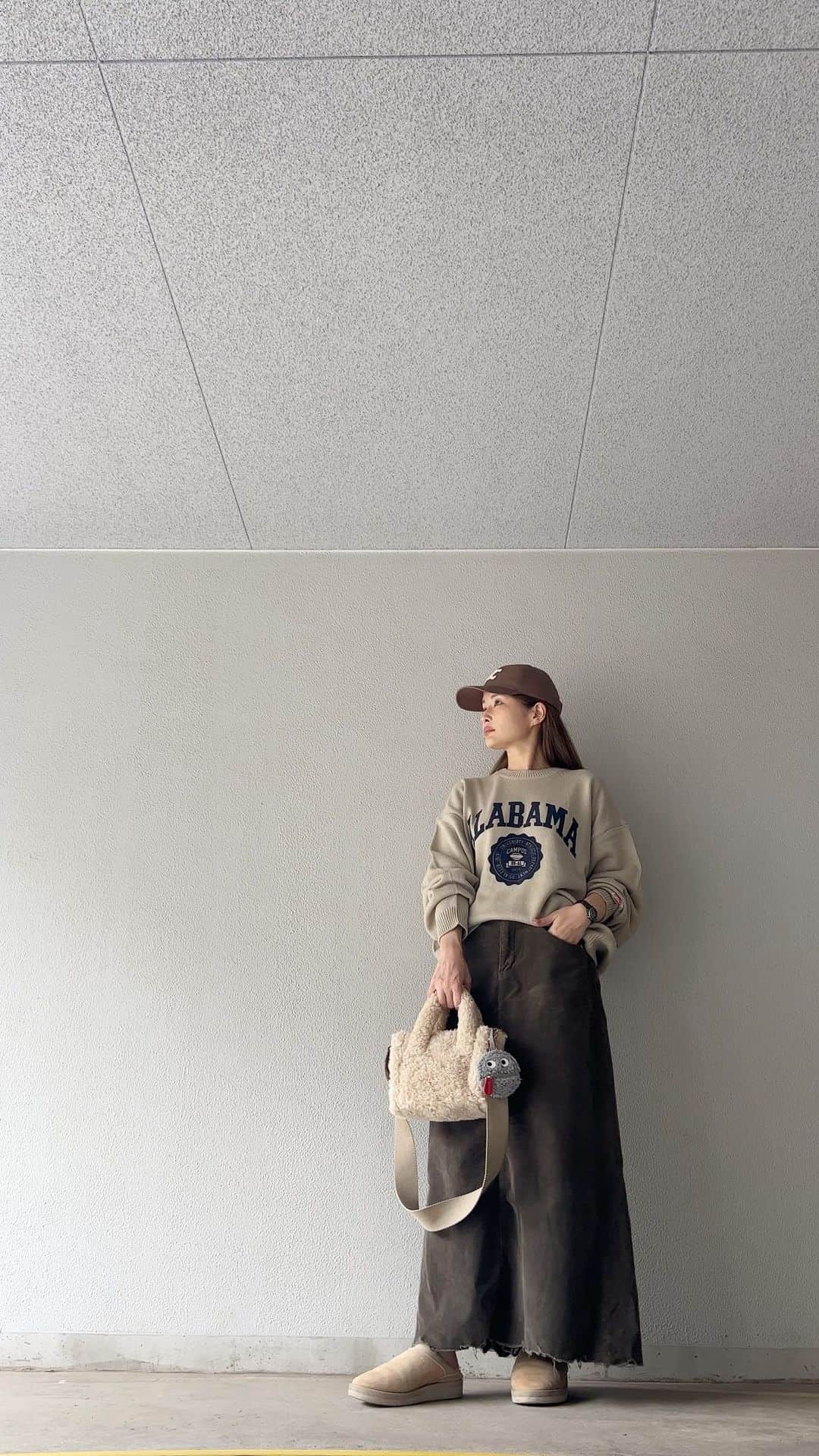 *✭ᏋണᎥ✭*のインスタグラム：「ヴィンテージ感のある カレッジプリントがかわいい♡ ビッグシルエットで男女兼用だよ☺︎ ㅤㅤㅤㅤㅤㅤㅤㅤ @classicalelf_official  (166cmベージュ Mサイズ着用) 5色展開だよ♡ ㅤㅤㅤㅤㅤㅤㅤㅤ #クラシカルエルフ #classicalelf #エルフコーデ #java #ジャバ #ユニクロ #ザラ #zozo #zozotown #zozo購入品 #zozotown購入品 #プルオーバー #ロゴニット #ビッグシルエット#ブルベコーデ#プチプラコーデ#骨格ウェーブ」