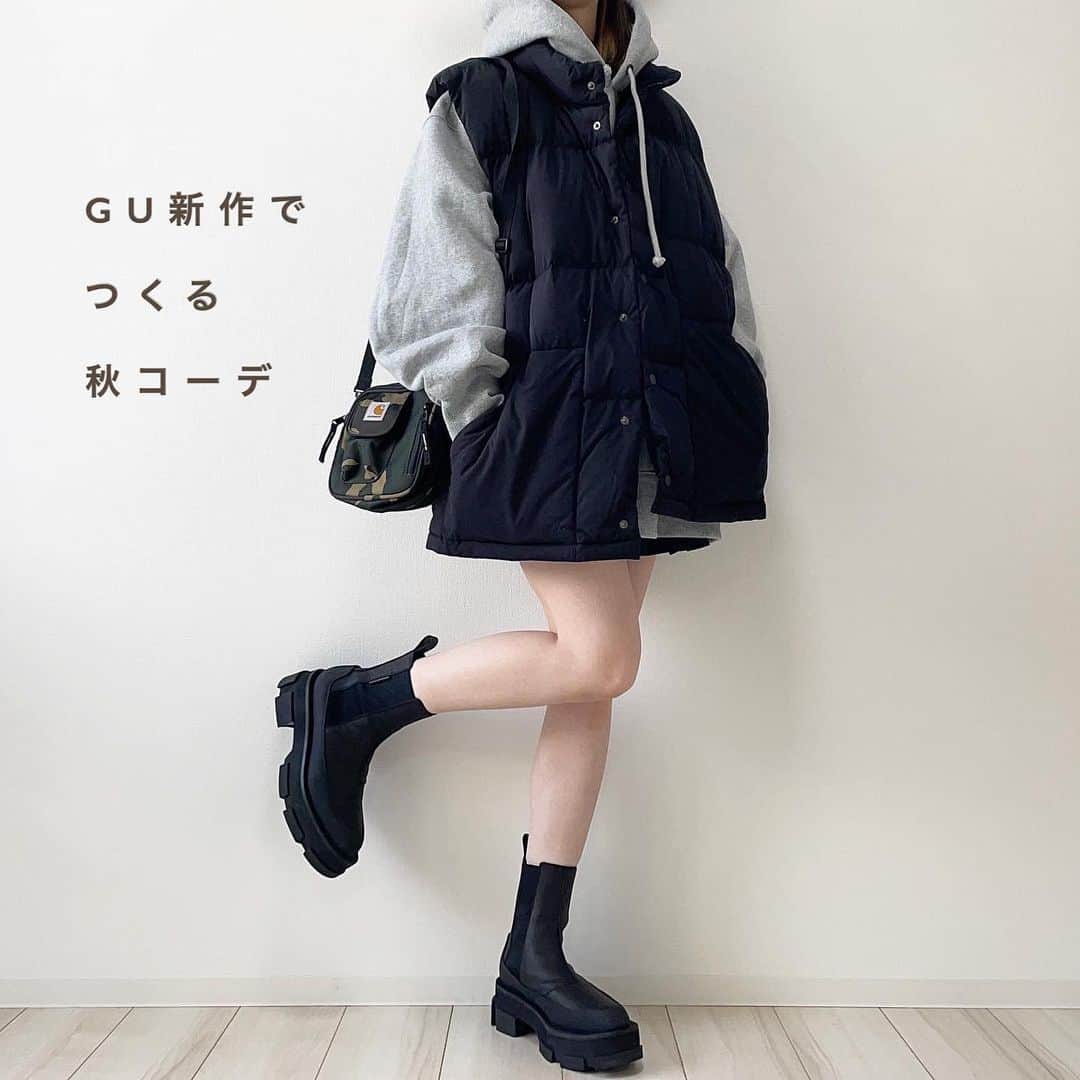 mero*のインスタグラム：「GU投稿ちょっと久しぶりじゃない🥺？ . . . 少し前に買ったからまだあるのか ちょんころっと心配なんだけどきっとある… . 確か一昨年去年のGU秋冬めちゃかわいかったけど 今年は何かタイト目が多いイメージ🤫気のせいかな？ . 私ボリュームあるお洋服が好きだから 見つけ次第紹介するね👀👀 . TIKTOKも早く撮りたいな😶💭 . . . #秋服 #秋コーデ #秋服コーデ #パンツコーデ　 #シンプルコーデ #ジーユーコーデ #スウェットコーデ　 #プチプラコーデ #gu #guコーデ #gu購入品 #ジーユー」