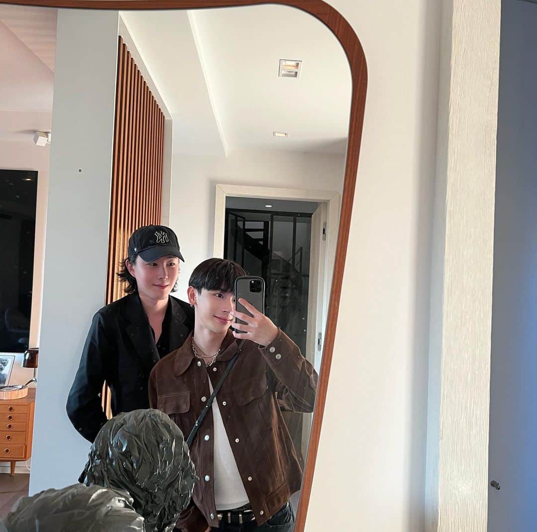 よしあきのインスタグラム：「今回は涙なしの楽しいパリ🇫🇷🫶🏻🤣」
