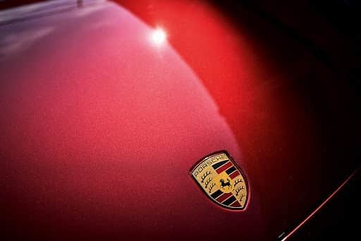のインスタグラム：「宝石のように、輝く一台。  #ポルシェ #Porsche #Rubyredmetallic #ルビーレッドメタリック #スポーツカー」