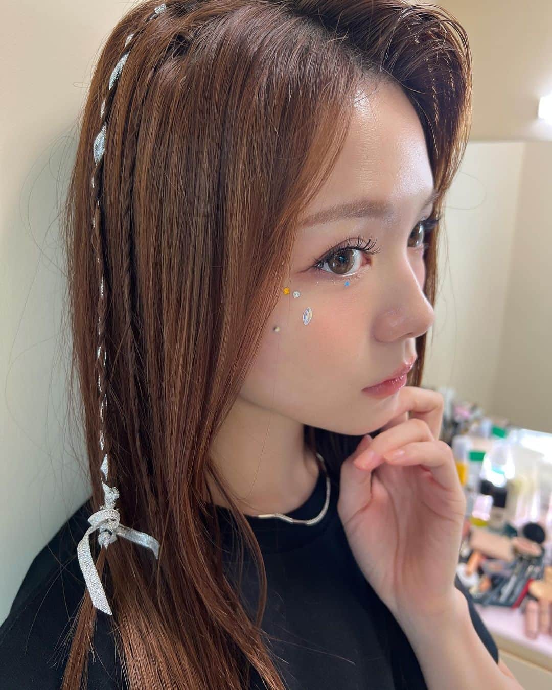 桜井美悠（みゆみゆ）さんのインスタグラム写真 - (桜井美悠（みゆみゆ）Instagram)「#韓国ヘアメイクサロン  いつも通ってるRexeR GYM Tシャツ着てラフコーデ アイドルメイクにしてヘアはリボンchan  全部で2時間半くらい。 ほとんどお任せにしたけど、楽しいしやっぱ盛れる💄💋  @yunchae1008 がいっぱい教えてくれたの〜ありがとん🫰」9月28日 19時44分 - miyumiyu1112