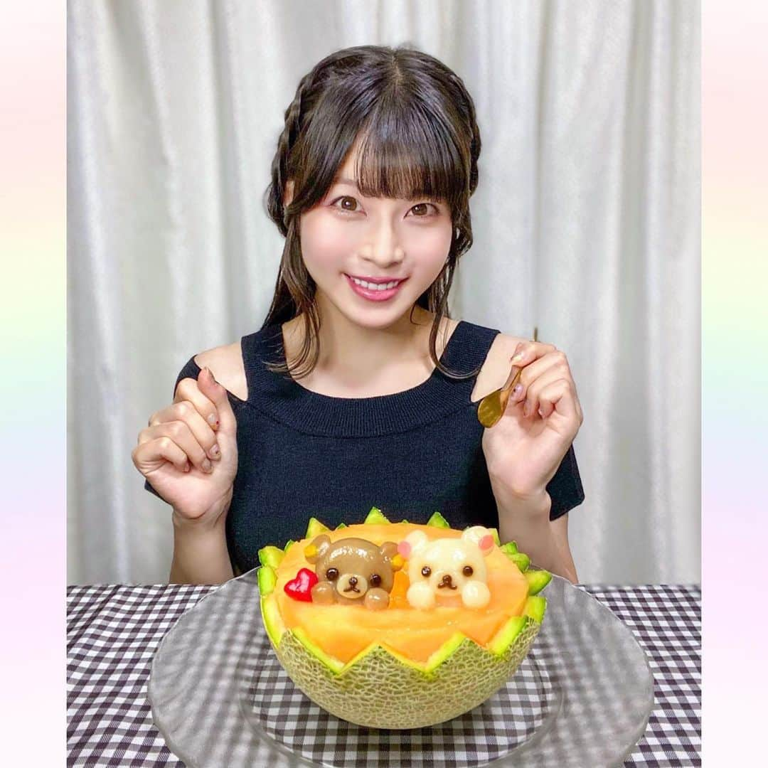 長柄ひろみさんのインスタグラム写真 - (長柄ひろみInstagram)「#melon 🍈  大好きなメロンに白玉で作ったリラックマとコリラックマをのせて🐻❤️🐻‍❄️  いつもは白玉を茹でた後に目と鼻を描いていたんですが、今回は目と鼻も白玉で作ったよ！ 濃い色に全然ならないのと、鼻のパーツが細かいのもあっていつもの倍以上時間がかかりました😂 でも、艶々でとっても美味しそうな白玉が出来たよ✨ デコ白玉作るとき皆さん何で着色されているんだろうか😯？  私は、青肉メロンよりも今日の夕張メロンみたいな赤肉メロンが好き😋🧡 皆さんはどっち派？？💚🍈🧡  明日は満月ですねー🌕 今日お団子作っちゃったし、お月見のお供は何にしようかな😌  ｡・ﾟ・。( •㉦• )｡・ﾟ・。୨୧｡・ﾟ・。( •㉦• )｡・ﾟ・｡୨୧。・ﾟ・。  #メロン」9月28日 19時48分 - aoi_asahi