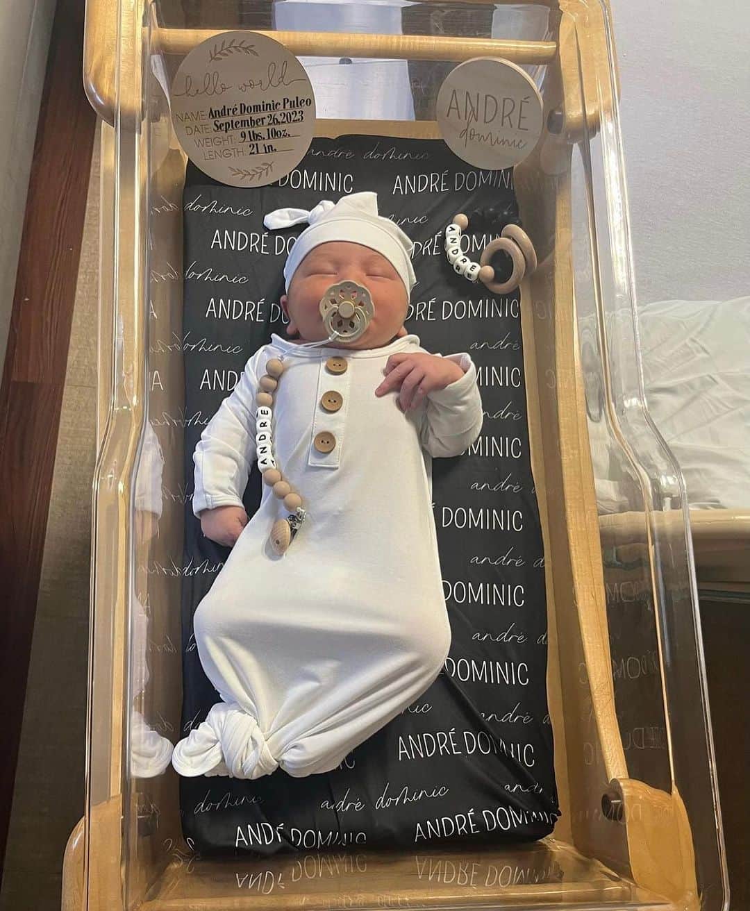 ケリー・ハイランドのインスタグラム：「Introducing my great nephew Andre’ Dominic」