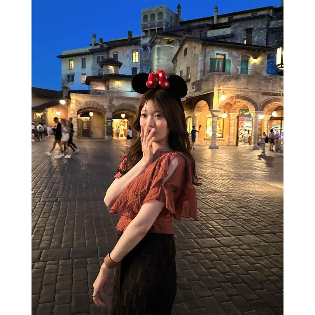 PATRA magazineさんのインスタグラム写真 - (PATRA magazineInstagram)「【暗くなってからも映える✨夜ディズニーフォト🐭🏰】  暗くなってからも映える夜ディズニー🎀  夜景やアトラクションをバックにすると◎  クリスマスディズニーも素敵な写真が撮れるから 今から予習しよう📝  ＼ thank you 🦢 ／ @minamatsu_ / @tan___gram @ykn__1220 / @akeeey95 @punyu____kichi / @me_56cm @erina_o422 / @___ponmk2___  今みんなの中で流行っている事やアイテムがあれば @patra__jp をタグ付けしてぜひ教えてね🔔  皆さんのすてきな投稿をぜひ紹介させてください！ . . #ディズニー #ディズニーコーデ #夜ディズニー #ハロウィンディズニー #クリスマスディズニー」9月28日 20時00分 - patra__jp