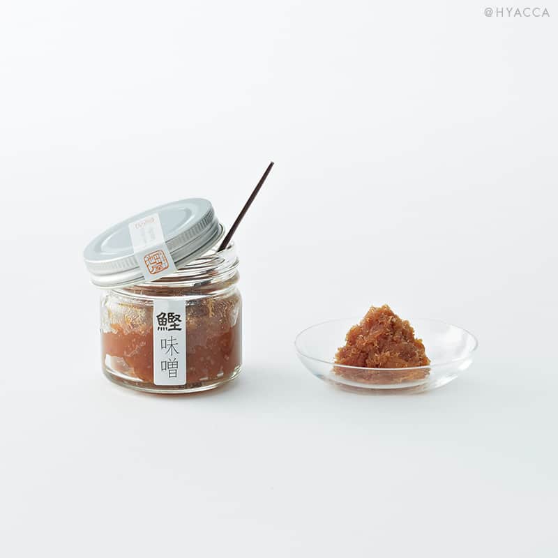 Happy Leafさんのインスタグラム写真 - (Happy LeafInstagram)「✦ 姉妹ブランド HYACCA の 引き出物プラス1品 〖 縁起がいい魚“鯛”を使用しただしパックと鰹味噌のセット 〗  本物の鰹節とだし素材の専門店〈池田屋〉が、自信を持ってお届けする鯛だしパックと鰹味噌。 麦味噌に鰹なまり節を練りこんだ鰹味噌は、味わうほどに鰹と熟成された天然素材のうまみが、口当たりよく広がります。  まいたけなど5種類の国産天然素材だけを使用し、塩分を限りなく控えた鯛だしパックは、ご自宅用にはもちろん、ご年配の方にも喜ばれる味わいです。  てまりのような竹かごもかわいらしく、引き出物や結婚内祝いのプラス1品にオススメです。  ･････････････････････････････････  ■ つむぐ和/金のかご［池田屋］ ￥1,296（税込）  ･････････････････････････････････   ▼ご注文・お問い合わせは @hyacca_gift のURLより  ※一部の商品は人気商品のため、 在庫切れとなっている場合がございます。 在庫状況は常に変動しておりますので、 あらかじめご了承ください。  ・・・・・・・・・・⠀ ⠀ 《 HYACCAの引き出物宅配🚚 》⠀ ⠀ ☑︎ スマホでかんたんに注文が可能！ ☑︎ ￥5,000クーポン付き！資料請求、お試し購入受付中⠀ ☑︎ 15万円(税込)以上のご注文で スペシャルプレゼント✨⠀ ☑︎ お届け先1か所につき 　￥4,400(税込)以上のご注文で送料無料 　※一部商品を除く⠀ ＿＿＿＿＿＿＿＿＿＿＿＿＿＿⠀ ⠀ ⠀ #引き出物宅配 #引出物宅配 #引き出物 #引出物 #引き菓子 #引菓子 #引き出物選び #引出物選び #ヒキタク #結婚準備 #結婚式準備 #プレ花嫁 #プレ花嫁準備 #全国のプレ花嫁さんと繋がりたい #ウェディングギフト #2023秋婚 #2023冬婚 #ちーむ1119 #ちーむ1123 #ちーむ1125 #ちーむ1126 #ちーむ1202 #ちーむ1203 #ちーむ1209 #ちーむ1210 #ちーむ1216 #ちーむ1217 #ちーむ1223 #ちーむ1224 #ちーむ1230」9月28日 20時00分 - hyacca_wedding