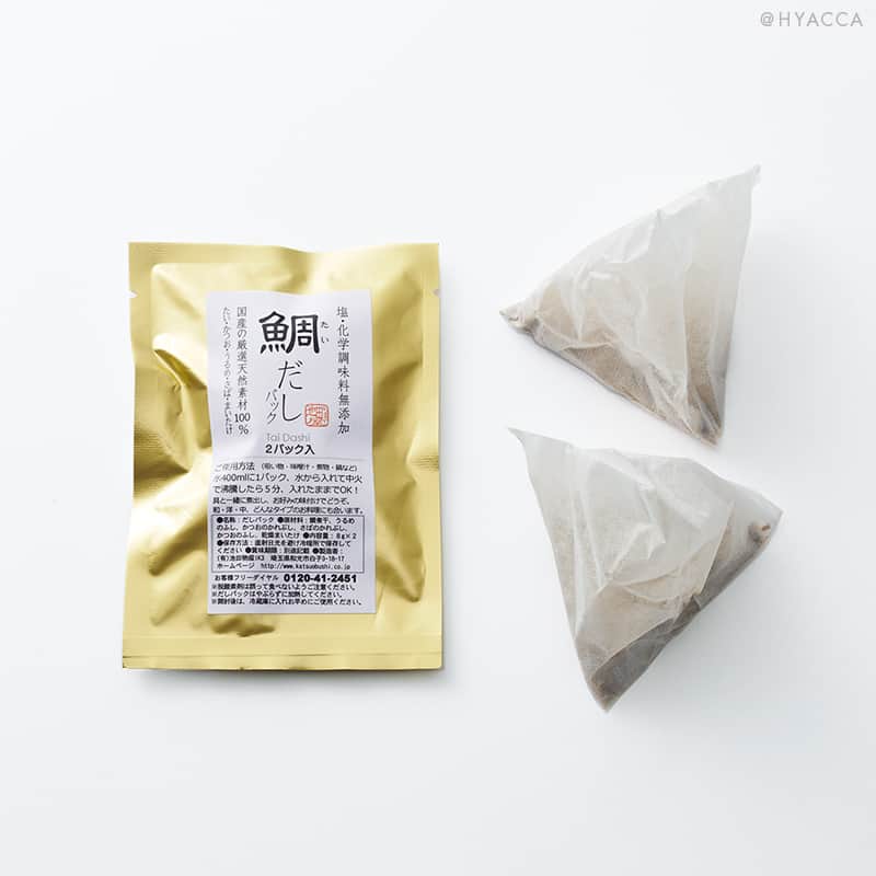 Happy Leafさんのインスタグラム写真 - (Happy LeafInstagram)「✦ 姉妹ブランド HYACCA の 引き出物プラス1品 〖 縁起がいい魚“鯛”を使用しただしパックと鰹味噌のセット 〗  本物の鰹節とだし素材の専門店〈池田屋〉が、自信を持ってお届けする鯛だしパックと鰹味噌。 麦味噌に鰹なまり節を練りこんだ鰹味噌は、味わうほどに鰹と熟成された天然素材のうまみが、口当たりよく広がります。  まいたけなど5種類の国産天然素材だけを使用し、塩分を限りなく控えた鯛だしパックは、ご自宅用にはもちろん、ご年配の方にも喜ばれる味わいです。  てまりのような竹かごもかわいらしく、引き出物や結婚内祝いのプラス1品にオススメです。  ･････････････････････････････････  ■ つむぐ和/金のかご［池田屋］ ￥1,296（税込）  ･････････････････････････････････   ▼ご注文・お問い合わせは @hyacca_gift のURLより  ※一部の商品は人気商品のため、 在庫切れとなっている場合がございます。 在庫状況は常に変動しておりますので、 あらかじめご了承ください。  ・・・・・・・・・・⠀ ⠀ 《 HYACCAの引き出物宅配🚚 》⠀ ⠀ ☑︎ スマホでかんたんに注文が可能！ ☑︎ ￥5,000クーポン付き！資料請求、お試し購入受付中⠀ ☑︎ 15万円(税込)以上のご注文で スペシャルプレゼント✨⠀ ☑︎ お届け先1か所につき 　￥4,400(税込)以上のご注文で送料無料 　※一部商品を除く⠀ ＿＿＿＿＿＿＿＿＿＿＿＿＿＿⠀ ⠀ ⠀ #引き出物宅配 #引出物宅配 #引き出物 #引出物 #引き菓子 #引菓子 #引き出物選び #引出物選び #ヒキタク #結婚準備 #結婚式準備 #プレ花嫁 #プレ花嫁準備 #全国のプレ花嫁さんと繋がりたい #ウェディングギフト #2023秋婚 #2023冬婚 #ちーむ1119 #ちーむ1123 #ちーむ1125 #ちーむ1126 #ちーむ1202 #ちーむ1203 #ちーむ1209 #ちーむ1210 #ちーむ1216 #ちーむ1217 #ちーむ1223 #ちーむ1224 #ちーむ1230」9月28日 20時00分 - hyacca_wedding