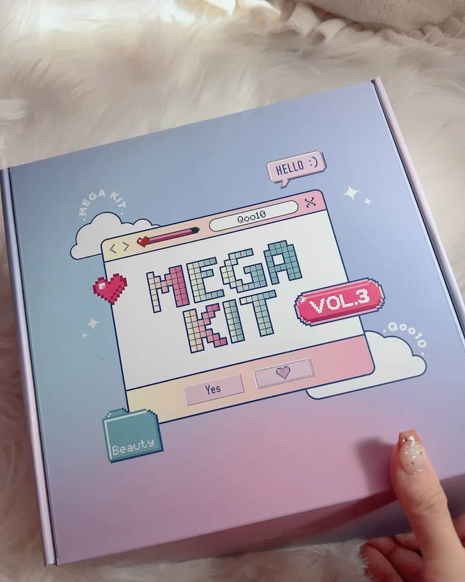 西内みなみのインスタグラム：「𝐐𝐨𝐨𝟏𝟎 𝐌𝐄𝐆𝐀𝐊𝐈𝐓 𝐕𝐎𝐋.𝟑🎁  今回も豪華BOXなMEGAKIT‼️ なんと、、 抽選で100名様に MEGAKITが試せるチャンスがあります👍🏻💞 イベント期間：10月1日(日)~10月7日まで 期間中毎日参加出来るので、 ぜひQoo10のページでも私のストーリーからでも 飛んでみて応募してね⭐️  ┈┈┈┈┈┈┈┈┈┈┈┈ さらに‼️ 購入金額の20%が帰ってくる7️⃣日間‼️ 〈メガポ〉タグが付いてる対象商品を購入すると 購入金額の20%がポイント還元🅿️‼️ これめちゃくちゃお得だから、 お見逃しなく🉐 ┈┈┈┈┈┈┈┈┈┈┈┈  試してみたかった商品もあった✌🏻🤍 ✅numbuzin ✅AMUSE ✅NEOGEN ✅2aN ✅TSシャンプー ✅Genabelle ✅Dr.G ✅Veganifect ✅Snp ✅Anua ✅d'Alba ✅SKINFOOD ✅COSRX こんなに盛りだくさんでした🥰  #PR #qoo10megakit #メガポ #qoo10 #qoo10アンバサダー #numbuzin #amuse #NEOGEN #2aN #TSシャンプー #Genabelle #DrG #Veganifect #Snp #Anua #dAlba #SKINFOOD #COSRX #韓国コスメ」