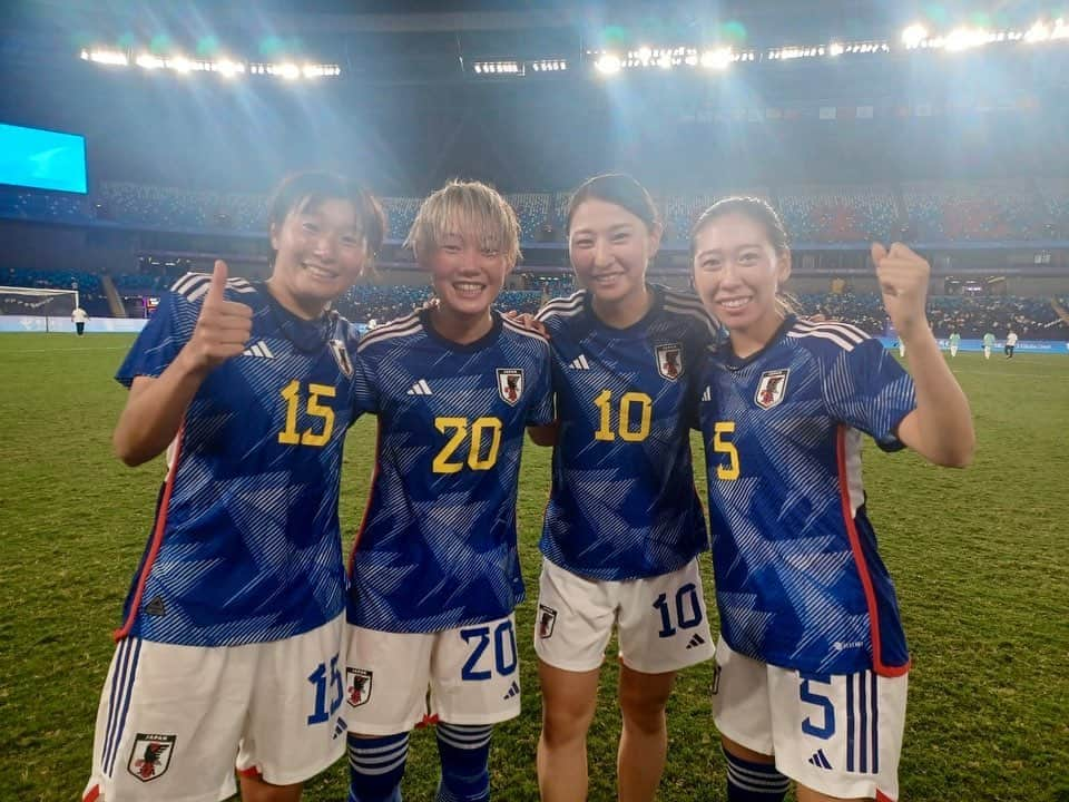 塩越柚歩のインスタグラム：「. vsベトナム 7-0勝利🇯🇵✨ みんなナイスー！！！❤️‍🔥  中一日ですぐ試合があります。 またみんなでいい準備！⚽️  配信での応援ありがとうございました！  ©️JFA」