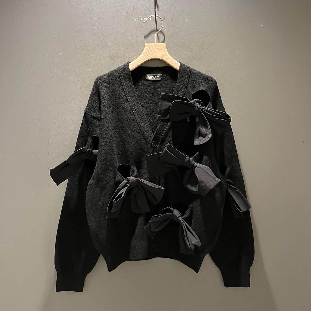 のインスタグラム：「＜MIYAO＞×＜Ray BEAMS＞ Womens Ribbon Knit Cardigan Special ¥52,580-(inc.tax) Item No.61-15-0911 BEAMS JAPAN 3F ☎︎03-5368-7317 @beams_japan #miyao #beams #raybeams #beamsjapan #beamsjapan3rd Instagram for New Arrivals Blog for Recommended Items」