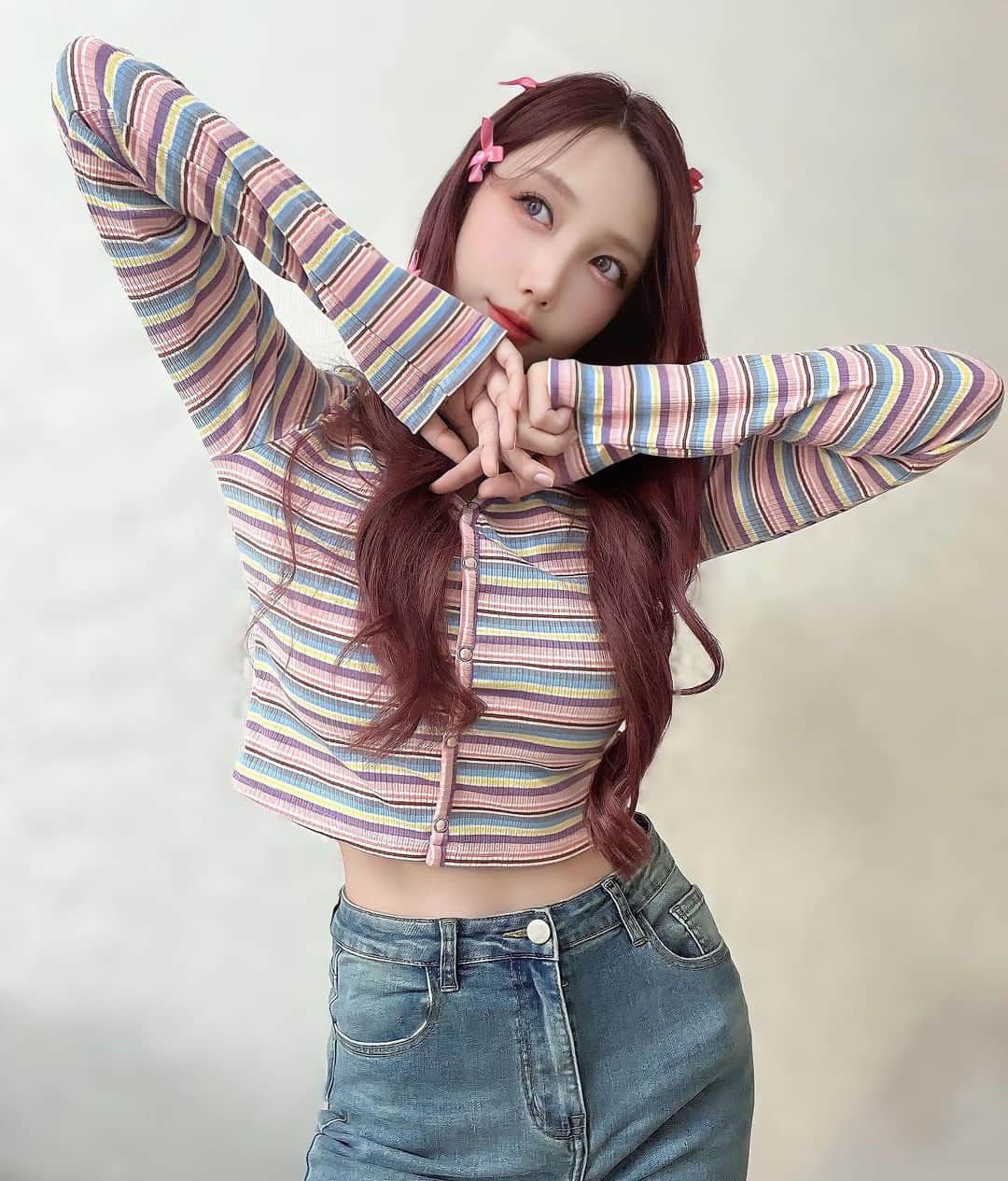 ざわちんのインスタグラム：「今日はピンクな気分🎀💕  この年になって ピンクやリボンが 好きになってきてるの😂 どして？笑  ずっと 大人綺麗も好きなんだけど 大人可愛いがキテる‼️(自分の中で)  自分に飽きないように、 もっぱらSHEINをチェックして 着たことない、 やったことないアレンジ に挑戦してる😋  安いから失敗してもこわくない！ 個人的にDAZYシリーズは やっぱりいいよね💕  トップスID:2978641【¥1,252】 クーポンコード：LOVEDAZY660  NOT JUST ANY GIRL @sheinofficial @dazy_fashion #SHEINDazy #Dazy #SHEINforAll #ootd #SHEINp artner」