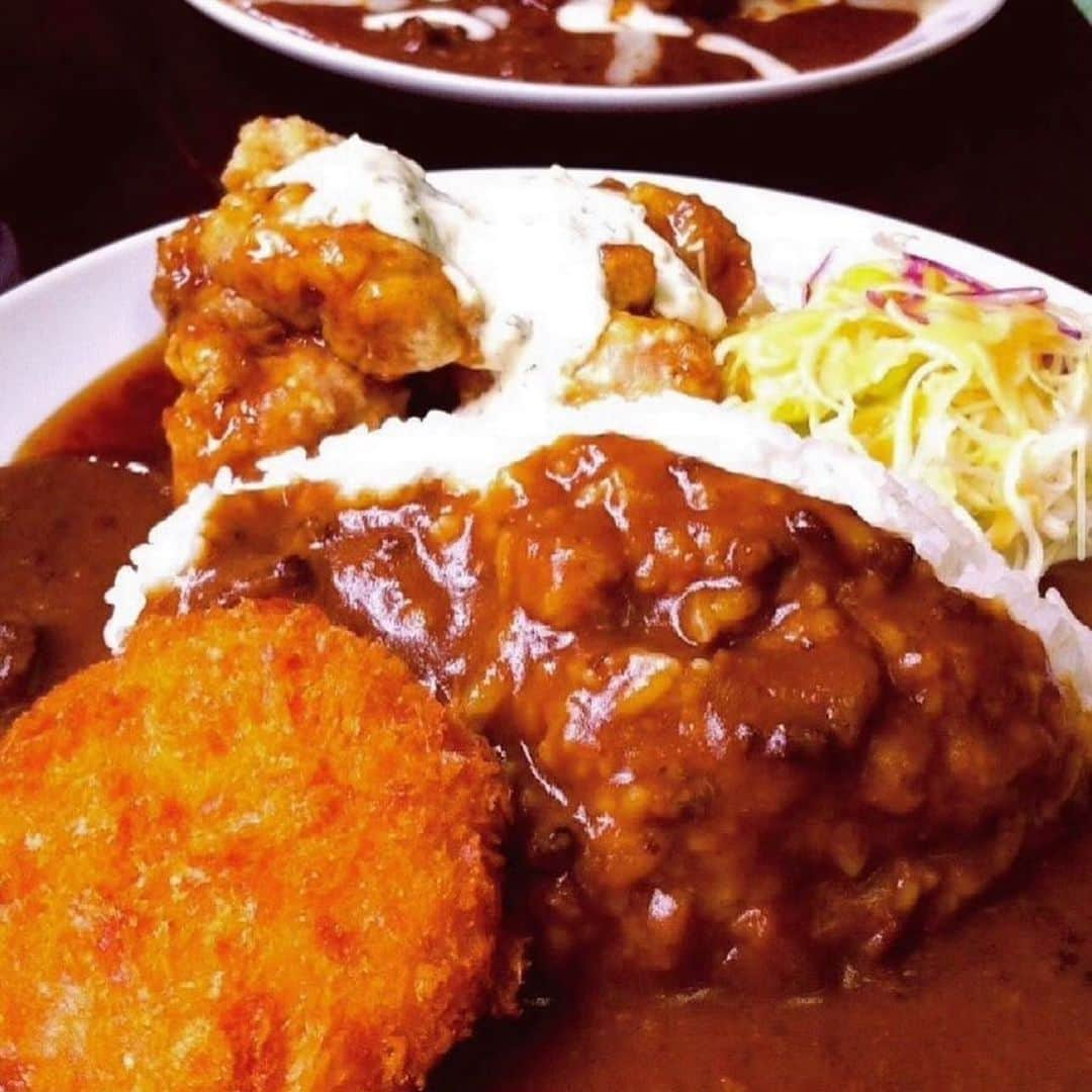 チキン南蛮カレーのルウ王子さんのインスタグラム写真 - (チキン南蛮カレーのルウ王子Instagram)「本日もカレー倶楽部ルウへ たくさんのご来店 あルウがとうございます！  カレー倶楽部ルウの 看板メニュー チキン南蛮カレーに チーズコロッケトッピング！  これは美味すぎルウ！ ★ ★ #カレー好きと繋がりたい #チキン南蛮カレー #都城ランチ #カレー #宮崎グルメ #都城カレー #カレー倶楽部ルウ #宮崎 #都城 #カレー好きな人と繋がりたい #宮崎ランチ #都城メンチ #チキン南蛮 #ミート券 #都城市プレミアム付スマイル商品券」9月28日 20時21分 - currynoprince