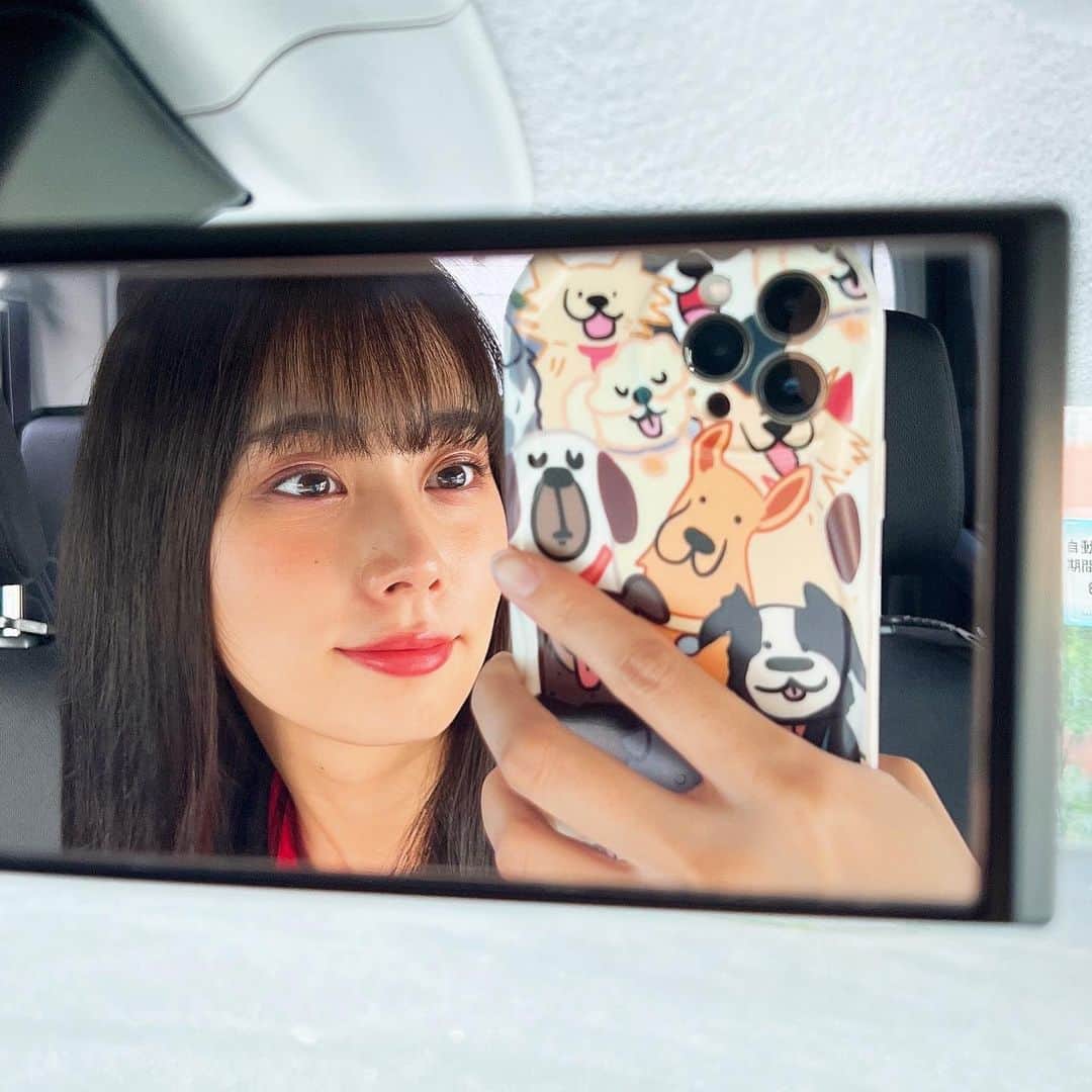 のインスタグラム：「昨日はコメントありがとう🧡 . . 仕事終わったから、これから大好きなスタバを買いに行く🥤 仕事して、好きなものを食べて、運動して、寝る！ 頂いたアドバイス実践するぞっ . . #鏡 #鏡越し #ドライブ」