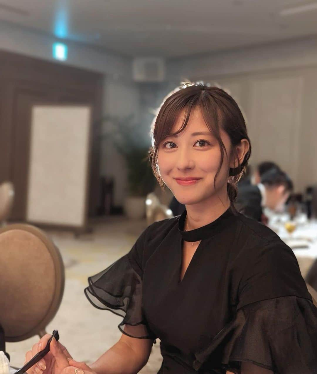 斎藤ちはるさんのインスタグラム写真 - (斎藤ちはるInstagram)「先日友人の結婚式、披露宴に参列してきました💐 . 新婦さんのお父さんが涙ぐみながら微笑んでいる姿を見て、横にいた友人と2人で泣きました🥲笑 . . #お父さん に #お会いしたこと #なかった のに… #誰…って感じですよね… #前も #新婦 側で参列したのに #新郎 が入場しただけで #泣いた #涙もろくて困る  #しっかりと #幸せのお裾分け してもらいました . . #斎藤ちはる#テレ朝#テレビ朝日#アナウンサー#テレビ朝日アナウンサー#結婚式#参列#披露宴#大学#友人#明治大学#同級生」9月28日 20時17分 - chiharu_saito_ex