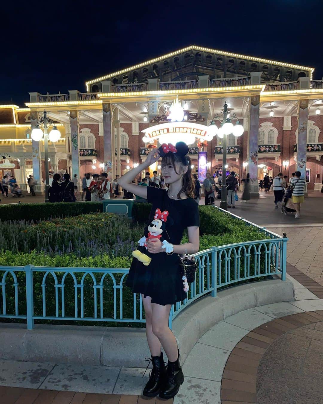 れなさんのインスタグラム写真 - (れなInstagram)「. Disney Halloween 💜🧡 ・ やっぱの夜のノーマルフラッシュがいちばん相性いいかも🤭 ・ ・ #ディズニー #ディズニーランド #ブラックコーデ #ブラックコーデディズニー #tokyodisneyland #disney #disneyland #tdl #dハロ #ミニーコーデ #lll #l4l #followme」9月28日 20時17分 - rena_rosario_c