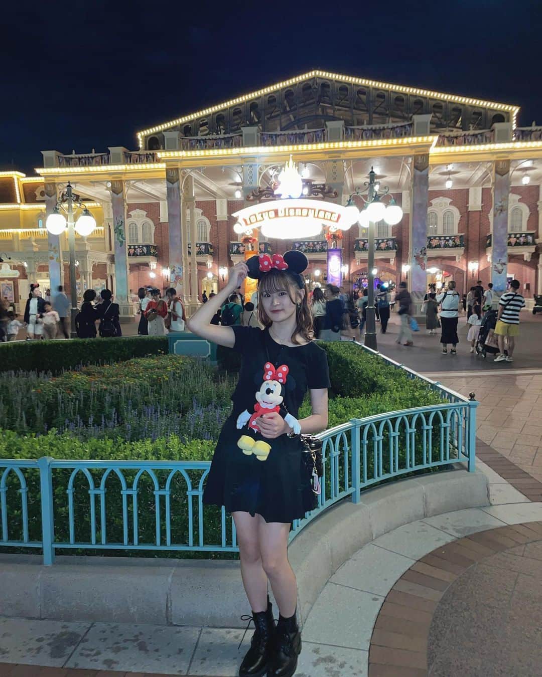 れなさんのインスタグラム写真 - (れなInstagram)「. Disney Halloween 💜🧡 ・ やっぱの夜のノーマルフラッシュがいちばん相性いいかも🤭 ・ ・ #ディズニー #ディズニーランド #ブラックコーデ #ブラックコーデディズニー #tokyodisneyland #disney #disneyland #tdl #dハロ #ミニーコーデ #lll #l4l #followme」9月28日 20時17分 - rena_rosario_c