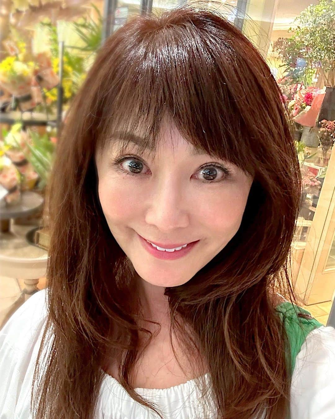 山田佳子のインスタグラム：「お疲れさまー！今日は蒸し暑い1日でしたー😰 9月も終わりなのに… 早くこの暑さにピリオドをうってほしい😥 ⁡ ⁡ #お疲れさま #まだ #蒸し暑い日  #秋バテ #寒暖差疲労  #体調不良  #気をつけてね #明日も笑顔で  #がんばろうね #アラカン女子」