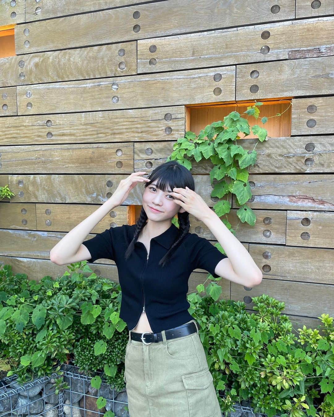 吉本麗南さんのインスタグラム写真 - (吉本麗南Instagram)「韓国カジュアルｺｰﾃﾞ🌿  半袖であげそこねてた、🥲  トップスは上と下のジップを開けるのがﾎﾟｲﾝﾄ！  髪はフィッシュボーンにしてシルバーアクセをポイントにしてみたよ＾＾  #吉本麗南#ﾚｲﾅﾉootd#韓国カジュアル #ニコラ#nicola#ニコラ10月号発売中#ニコモ」9月28日 20時19分 - reina_yoshimoto_official
