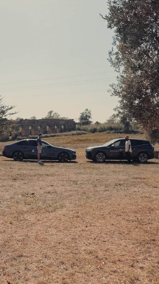 BMWのインスタグラム：「Once Upon a Time in Rome.  Watch the full Ryder Cup story unfold in your BMW.  #RyderCup #DriveToGlory #BMWGolfsport #THEi7 #THEi5 #THEiX __ BMW i7 xDrive60: Combined power consumption: 19.6–18.4 kWh/100 km. Combined CO2 emissions: 0 g/km. Electric range: 590–625 kilometers. All data according to WLTP. Further info: www.bmw.com/disclaimer」