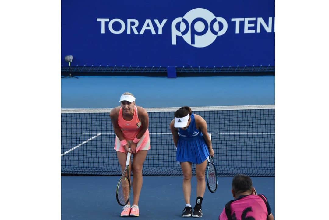 加藤未唯さんのインスタグラム写真 - (加藤未唯Instagram)「準決勝進出🇯🇵🇺🇦❤️  連日たくさんの方に来て頂き、ホーム感を味わえてすごく嬉しいです！ そして応援が力になりました、後押しありがとうございました🫶🩷  明日は14:30からとなります！ 皆様お待ちしております😘 @torayppo #テニス #ダブルス #準決勝 #adidas #wilson #tennis #doubles」9月28日 20時30分 - miyukato1121