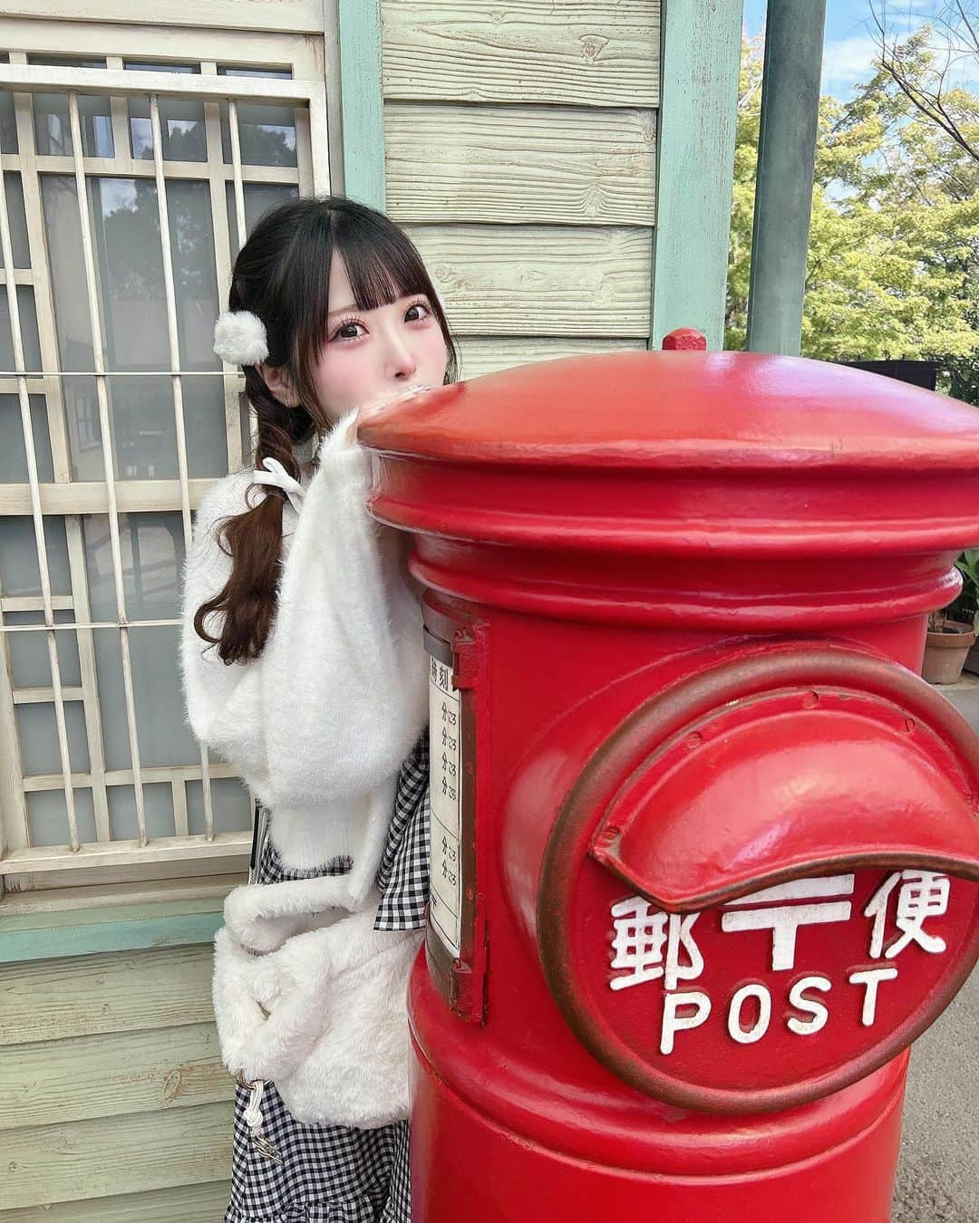 妃美穂のインスタグラム：「📮💌  昭和の街並みなんか好き.曲も昭和好き , , この日は推しに会いに行ったら爆レスもらたの💗 , , #秋コーデ #秋物コーデ #美容オタク #銭天堂 #可愛い #かわいくなりたい #可愛い子と繋がりたい #오운완 #自撮り #自撮り界隈 #自撮り女子 #量産型ヲタク #量産型 #地雷 #地雷メイク #地雷系女子 #アイドル #地下アイドル #隠しきれないヲタク #ロングヘアアレンジ  #ヘアメ  #instagood #likesforlike #ふぉろーみー #followme #フォロー大歓迎 #idol #cosplay #韓国好きな人と繋がりたい」