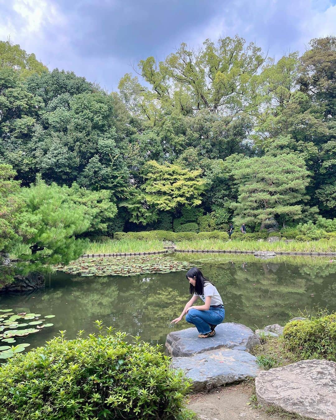 西田汐里さんのインスタグラム写真 - (西田汐里Instagram)「平安神宮 一足先に行ってきました😊  朱色の社殿が鮮やかで鳥居がとにかく大きかった！ ここでコンサートができるの楽しみで仕方がないです😌💭  9月30日 🌕平安神宮 月音夜〜京都名月コンサート2023〜🌕  お待ちしてます！  #beyooooonds #西田汐里  #京都 #平安神宮 #月音夜」9月28日 20時23分 - shiori_nishida.official