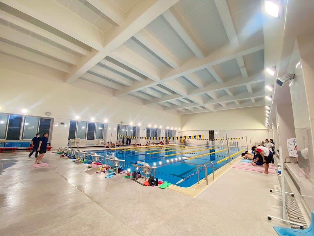 [公式]大阪ハイテクノロジー専門学校さんのインスタグラム写真 - ([公式]大阪ハイテクノロジー専門学校Instagram)「関西大学北陽高校水泳部へのパフォーマンスアップトレーニング指導🏊‍♂️🏊‍♀️多くの選手に対して2グループに分けて効果的に指導しました！スポーツ科学を用いた指導で競技力向上をサポートしますっ🥳🎉  #大阪ハイテク #専門学校 #医療 #スポーツ #バイオ #再生医療 #人工知能 #授業 #実習 #アスレティックトレーナー #鍼灸師 #柔道整復師 #臨床工学技士 #バイオ技術者 #AIエンジニア #新大阪 #高校生 #部活 #関大北陽 #水泳部」9月28日 20時27分 - osakahightech