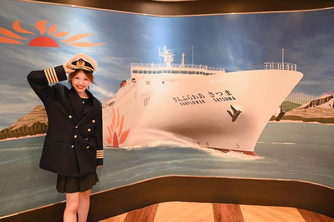 岡本沙紀のインスタグラム：「Un navire de luxe ⛴  種子島まで行ったのにロケットの打ち上げが見れず悲しかった帰り道は、ちょっぴり贅沢して気分を上げました🥺  謎解きもできて、ビュッフェも美味しくて、最高の体験でした！  台風が近づいていてめちゃくちゃ船酔いしちゃったのが残念😭  夏が終わっちゃうよ〜〜〜  Un navire de luxe ⛴.  I was sad that I couldn't see the launch of the rocket even though I went all the way to Tanegashima, so on my way back home, I decided to splurge a little to lift my spirits 🥺.  I had a great experience solving a very challenging riddle, and the buffet was amazing!  Too bad I got really seasick because of the approaching typhoon 😭  Summer is going to end! What did you all do this year? 👀   #japantravel #discoverjapan #旅行コーデ #英語の勉強 #英語の勉強垢 #大人の勉強垢 #learnjapanese #にほんごべんきょう #バイリンガル #東大生 #東大王 #東京大学  #japanesegirl #さんふらわあ」