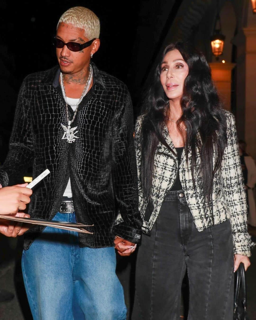 Just Jaredさんのインスタグラム写真 - (Just JaredInstagram)「Cher & on-again boyfriend Alexander "AE" Edwards hold hands while stepping out for the Balmain Fashion Show before heading to dinner. #Cher #AlexanderEdwards Photos: Backgrid」9月28日 11時32分 - justjared