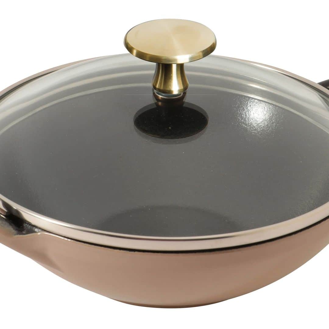 staub ストウブさんのインスタグラム写真 - (staub ストウブInstagram)「【10/5(木）「リネン」カラーに新アイテム登場】  ミルクティーのような優しいベージュ・カラーで、和のテーブルにもマッチすると人気の「リネン」カラーに新アイテムが 10/5(木)より発売となります。コトコト煮込みにぴったりな 「グランドココット」や 新米の美味しさを最大限に楽しむのに最適な 「ラ・ココット de GOHAN Lサイズ」など 秋冬のお料理をもっと楽しめるアイテムが揃いました。  ・追加アイテムラインナップ  ピコ・ココット ラウンド 14cmグランドココット ラウンド 20cm  ラ・ココット de GOHAN L  ベビーウォック 16cm   ・取り扱い店舗  Amazon、三越伊勢丹オンラインストア、伊勢丹新宿など大手百貨店  #STAUB #ストウブ」9月28日 11時38分 - staub_japan