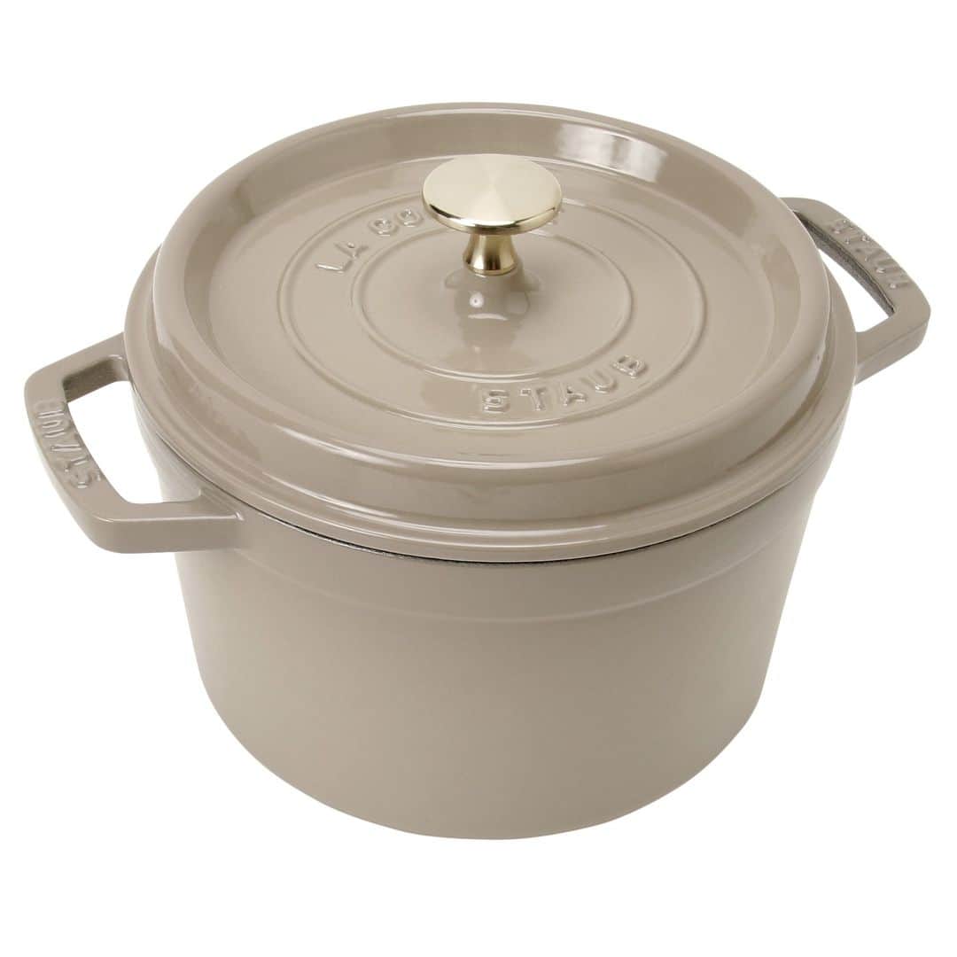 staub ストウブさんのインスタグラム写真 - (staub ストウブInstagram)「【10/5(木）「リネン」カラーに新アイテム登場】  ミルクティーのような優しいベージュ・カラーで、和のテーブルにもマッチすると人気の「リネン」カラーに新アイテムが 10/5(木)より発売となります。コトコト煮込みにぴったりな 「グランドココット」や 新米の美味しさを最大限に楽しむのに最適な 「ラ・ココット de GOHAN Lサイズ」など 秋冬のお料理をもっと楽しめるアイテムが揃いました。  ・追加アイテムラインナップ  ピコ・ココット ラウンド 14cmグランドココット ラウンド 20cm  ラ・ココット de GOHAN L  ベビーウォック 16cm   ・取り扱い店舗  Amazon、三越伊勢丹オンラインストア、伊勢丹新宿など大手百貨店  #STAUB #ストウブ」9月28日 11時38分 - staub_japan
