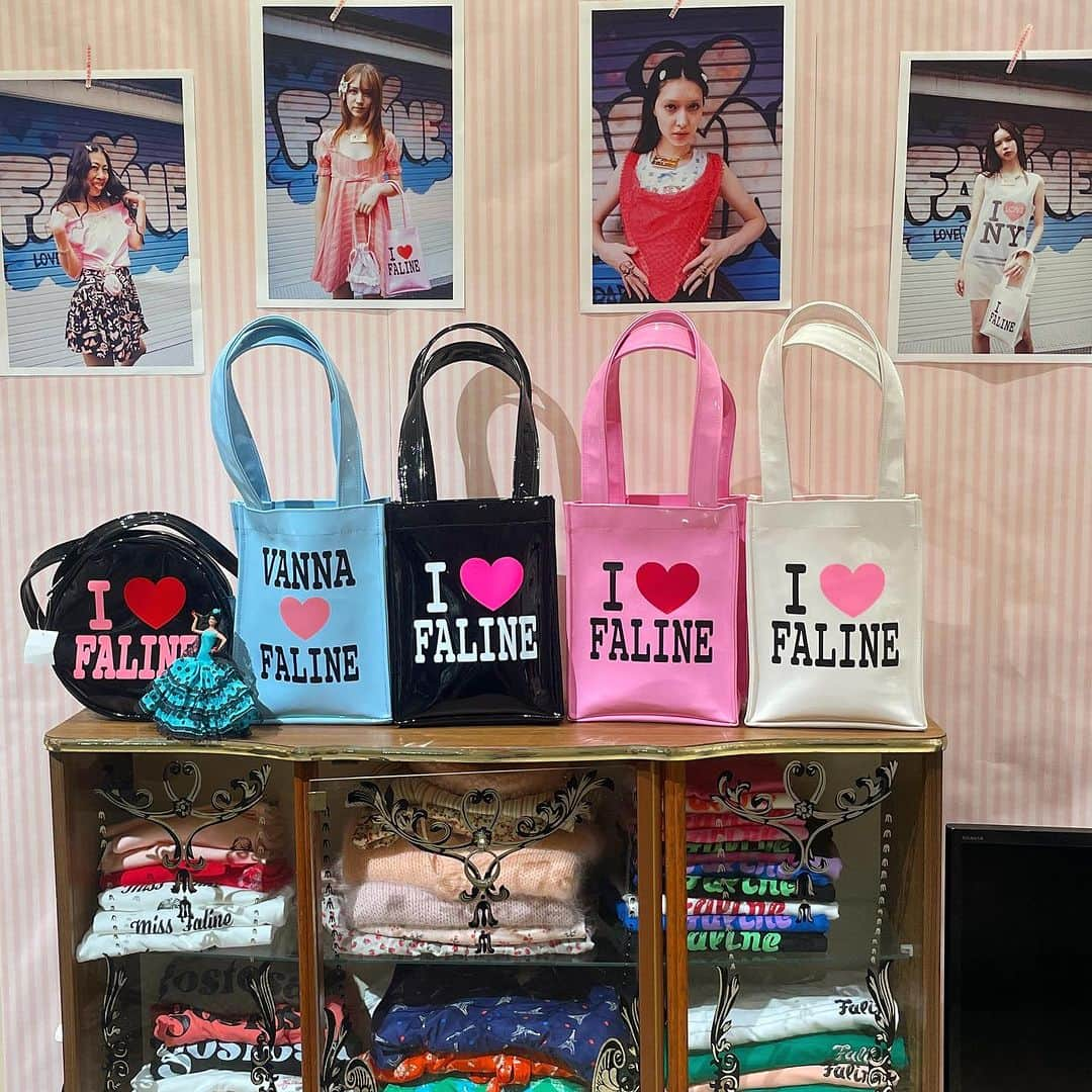 falinetokyoさんのインスタグラム写真 - (falinetokyoInstagram)「FALINE vinyl BAGS🖤💙💗🤍  Faline Tokyo Pop-Up Shop @isetan_shinjuku  新宿伊勢丹本館2F 9/26-10/3」9月28日 11時41分 - falinetokyo