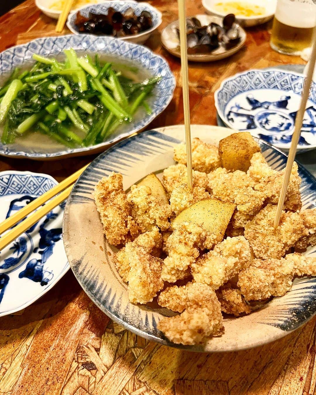 南美沙さんのインスタグラム写真 - (南美沙Instagram)「台湾のハーフの私には、子供の頃か台湾料理はとても身近な存在である。 いつも仕事で疲れた時とか、食べる物に困った時は食べたくなるのがソウルフードの味。 ジーパイとルーロー飯があれば幸せ❤️  そんな私が選ぶ台湾のご飯は、チョイスに自信があって... 友人を連れて行くと友達まで台湾に行きたくなるような気持ちにさせてしまうようだ。  やっと気軽に行けるようになりましたね。  ビビビビ！台湾！さぁ、好奇心の旅へ。  #台湾　#pr」9月29日 18時00分 - miee.misa