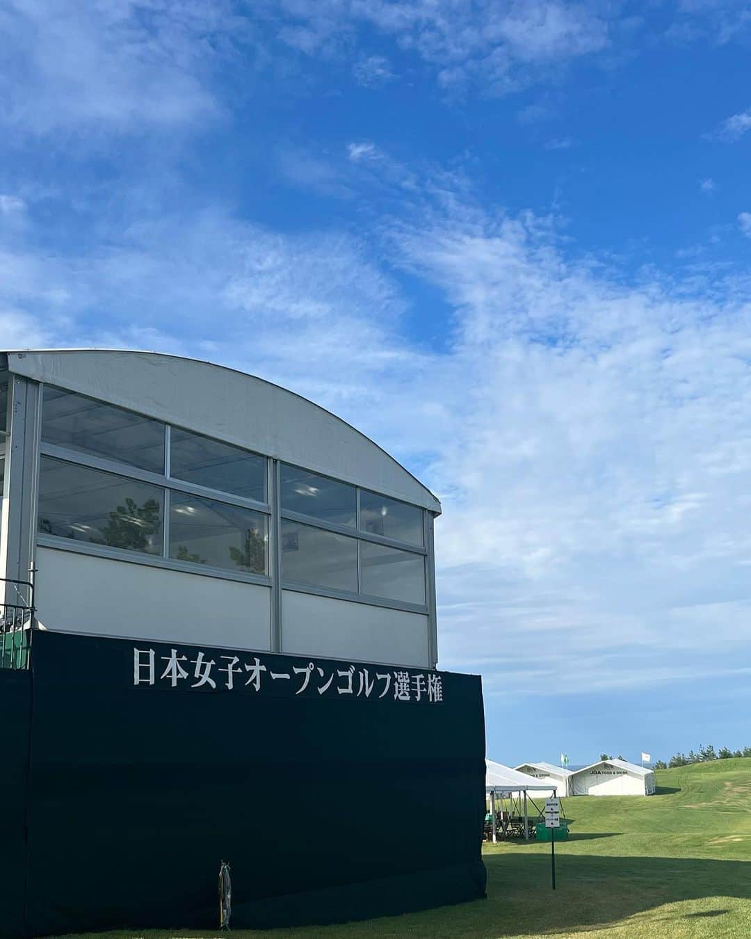 横田英治のインスタグラム：「いよいよ始まりました‼️ 2023日本女子オープンゴルフ選手権🎶⛳️  やっぱりナショナルオープンはいいですね〜‼️  #芦原ゴルフクラブ海コース  #jga  #lpga」