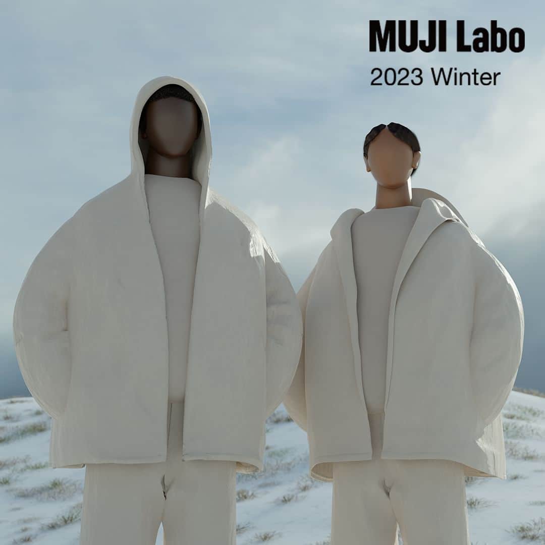 のインスタグラム：「【MUJI Labo】2023冬の新作商品 - 冬の新作では、「撥水」「ストレッチ」「乾きやすい」の3つの機能性素材をテーマに、日常使いはもちろん、キャンプやアウトドアでも役立つ服をつくりました。さらに、今期よりサイズ展開も見直し、トップスもボトムス同様 XS・S・M・L・XL の5サイズを揃えています。  ▼「撥水」 繰り返しの洗濯後も、水を弾く性能が持続する耐久撥水加工を施しました。軽くてあたたかいダウンジャケットと、薄手で重ね着もしやすい中わたジャケットです。  ▼「ストレッチ」 ストレッチ性のあるジャージ素材でつくりました。表面に起毛加工を施すことで、やわらかくあたたかみのある質感が特長です。  ▼「乾きやすい」 クッション性と適度なハリ感がありながら、軽やかな着心地と乾きやすさが特長の素材です。あたたかい空気を逃がさない、保温性のある編地です。  ※一部発売前の商品も含みます - #無印良品 #MUJI #MUJILabo #男女兼用 #ユニセックス #キャンプ #アウトドア #撥水 #ダウン #ダウンコート #ダウンジャケット」