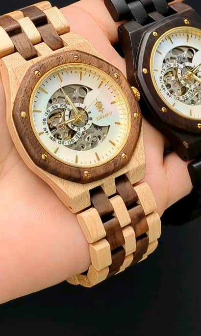 EINBAND -アインバンド-のインスタグラム：「明日発売のマザーオブパール文字盤の自動巻きです⌚ めちゃくちゃカッコイイので是非GETしてくださいね😆✨  #EINBAND #木製腕時計」