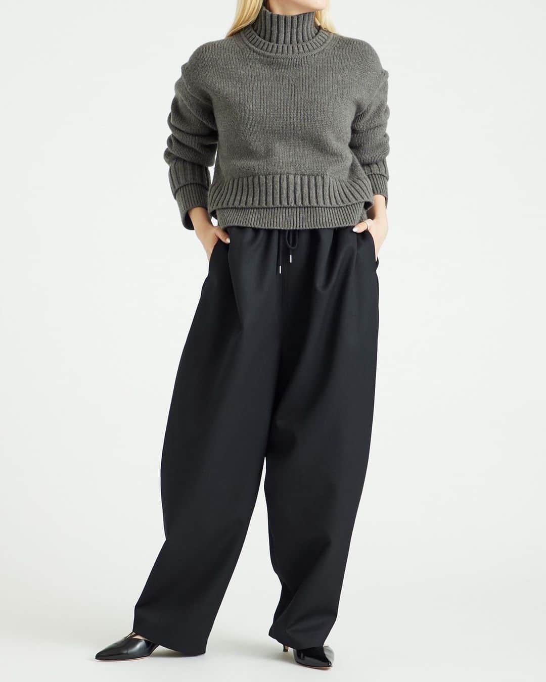 アストラットのインスタグラム：「【Coming soon】  Knit : ¥25,300 Pants : ¥29,700  店頭・オンラインストア : 10月6日  #ASTRAET #アストラット #newarrivals  #2023fw #モードアイテム #大人カジュアル #秋コーディネート #ニット #ワイドパンツ #モードカジュアル #ニットコーデ #ワイドパンツコーデ」