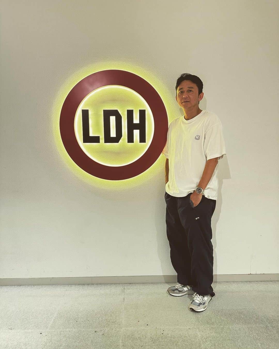 有吉弘行のインスタグラム：「まあ、そういうことなんで ひとつYOROSHIKU！」