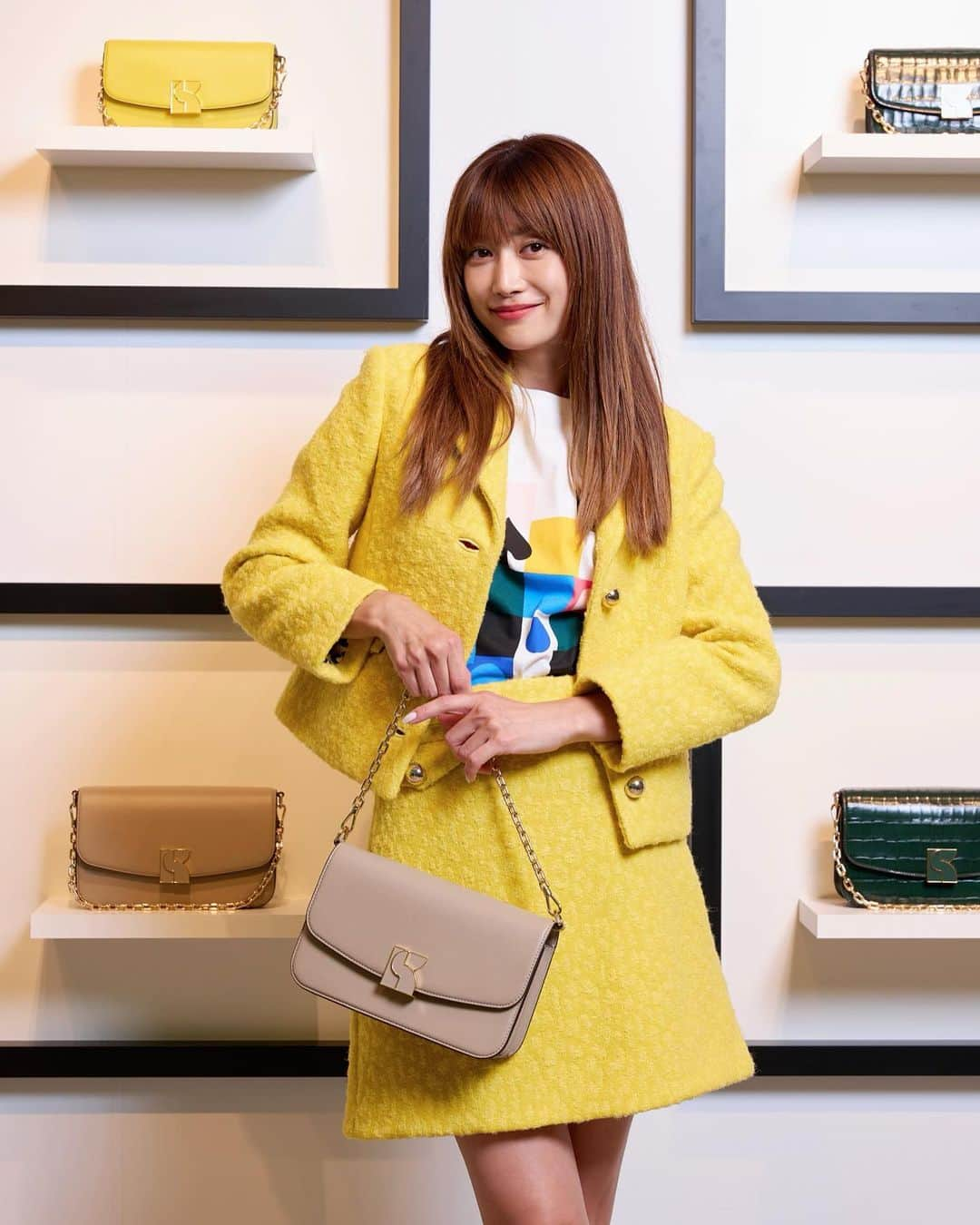 ヨンアのインスタグラム：「今日9月28日から開催される「Kate Spade Dakota Event」へ遊びに行ってきました♠️💛 美術館をテーマにしていて入口には大きなバッグがあったりアート作品のような展示がたくさんあって見応えたっぷりでした✨🤭 10月1日までHz-Shibuyaで開催されています！ みんな行ってみてね💛  @katespadejapan  #katespadejapan #katespadenydakota #ケイトスペードダコタ #ケイトスペードアドベンチャー」