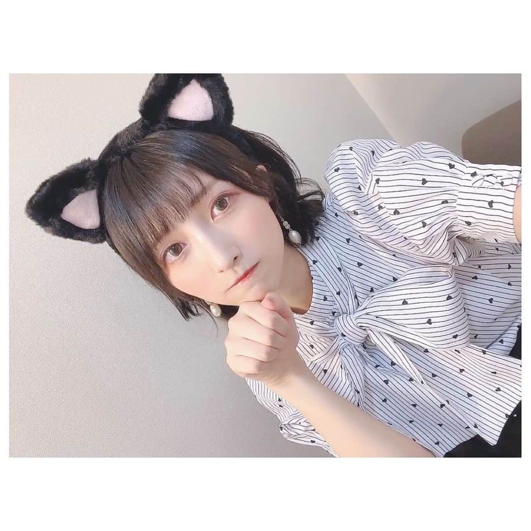 山崎エリイのインスタグラム：「ㅤㅤㅤㅤㅤㅤㅤㅤㅤㅤㅤㅤㅤㅤㅤㅤㅤㅤㅤㅤㅤㅤㅤㅤㅤㅤㅤㅤㅤㅤㅤㅤㅤㅤㅤㅤㅤㅤㅤㅤㅤㅤㅤㅤㅤㅤㅤㅤㅤㅤㅤㅤㅤㅤㅤㅤㅤㅤㅤㅤㅤㅤㅤㅤㅤ モノクロコーデ🤍🐾  猫耳装着！ ハートいっぱい！  久々にガーリー系のお洋服着ました☺️💞  #まいせん FES #山崎エリイ #Erii」