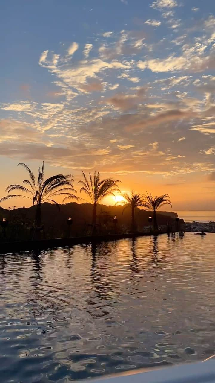 藤井悠のインスタグラム：「@botanicalpoolclub #timelapse #sunset #beautiful #beautifulsunset #pool #hotel #chiba #japan #travel #travelphotography #travelgram #traveljapan #タイムラプス #サンセット #プール #ホテル #千葉 #日本 #旅行」