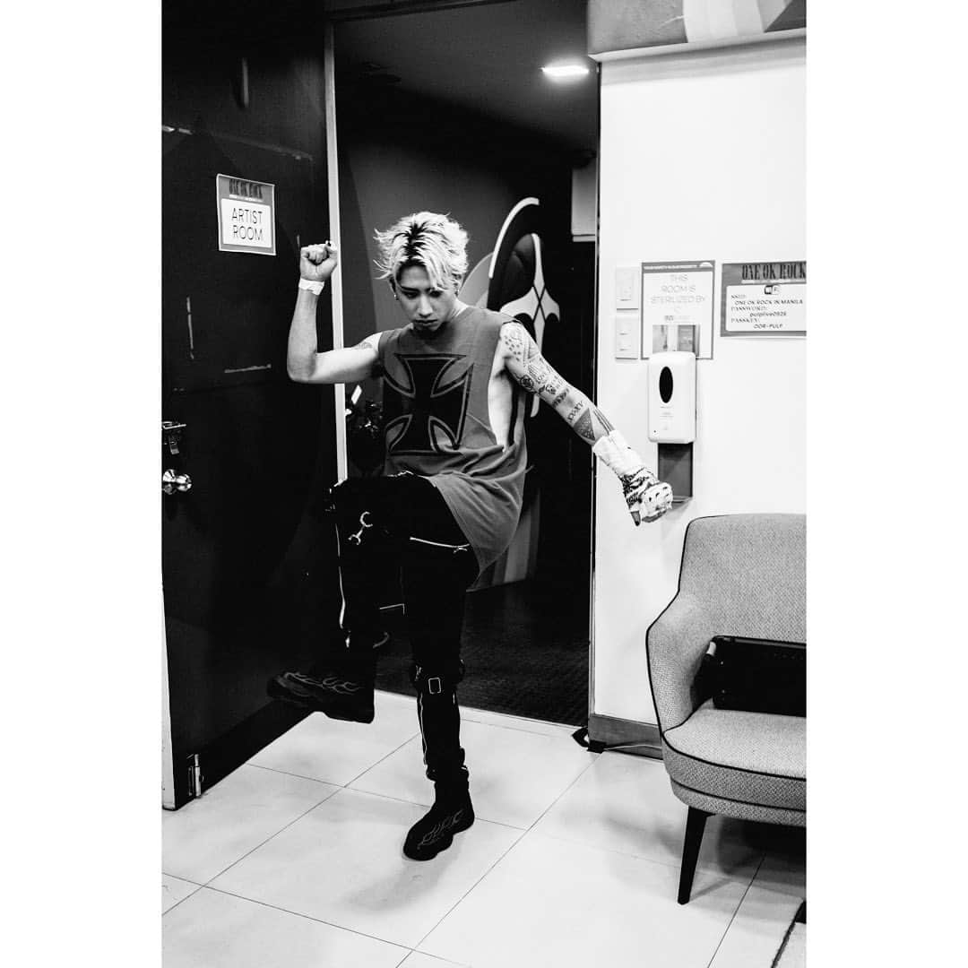 Ryota さんのインスタグラム写真 - (Ryota Instagram)「It was the first time I have heard stomping during our acoustic songs! It was so funny but I love it!!😂Thank you Manila！」9月28日 12時45分 - ryota_0809