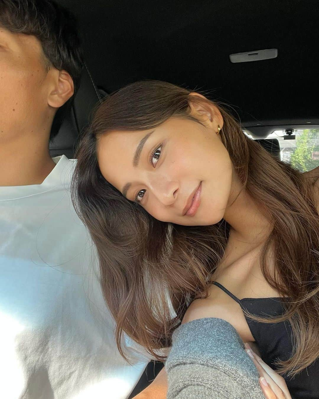 小屋春菜のインスタグラム：「👩🏽‍🤝‍👨🏾🚗💞」