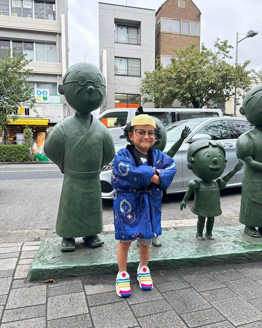 愛川ゆず季さんのインスタグラム写真 - (愛川ゆず季Instagram)「サザエさんにハマり中の息子と はじめての桜新町🤍  街がサザエさんのキャラクターだらけで 可愛かった🤍  #サザエさん #波平さん #桜新町 #長谷川町子美術館 #男の子ママ #休日」9月28日 13時20分 - aikawa_yuzuki