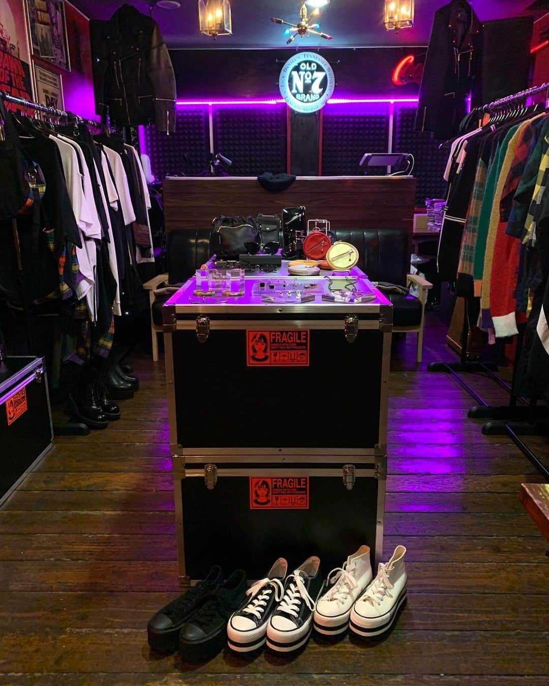 のインスタグラム：「POP UP SHOP TOUR@SINISTER ALLEY、初日です!! 新作アイテム、コラボアイテム等、多数ご用意して店頭にて皆様の御来店をお待ちしておりますので宜しくお願い致します😊🍻  Tears of Swan POP UP SHOP AUTUMN TOUR 2023  DAY:9/28(Thu)〜30(Sun) TIME:13:00-20:00 SHOP:SINISTER ALLEY PLACE:福岡市中央区天神3-6-10  天神エイトビル3F TEL:092-771-1723  @tears_of_swan  #tearsofswan  #popupshoptour #popupshop @sinisteralley  #親不孝通り  #福岡」
