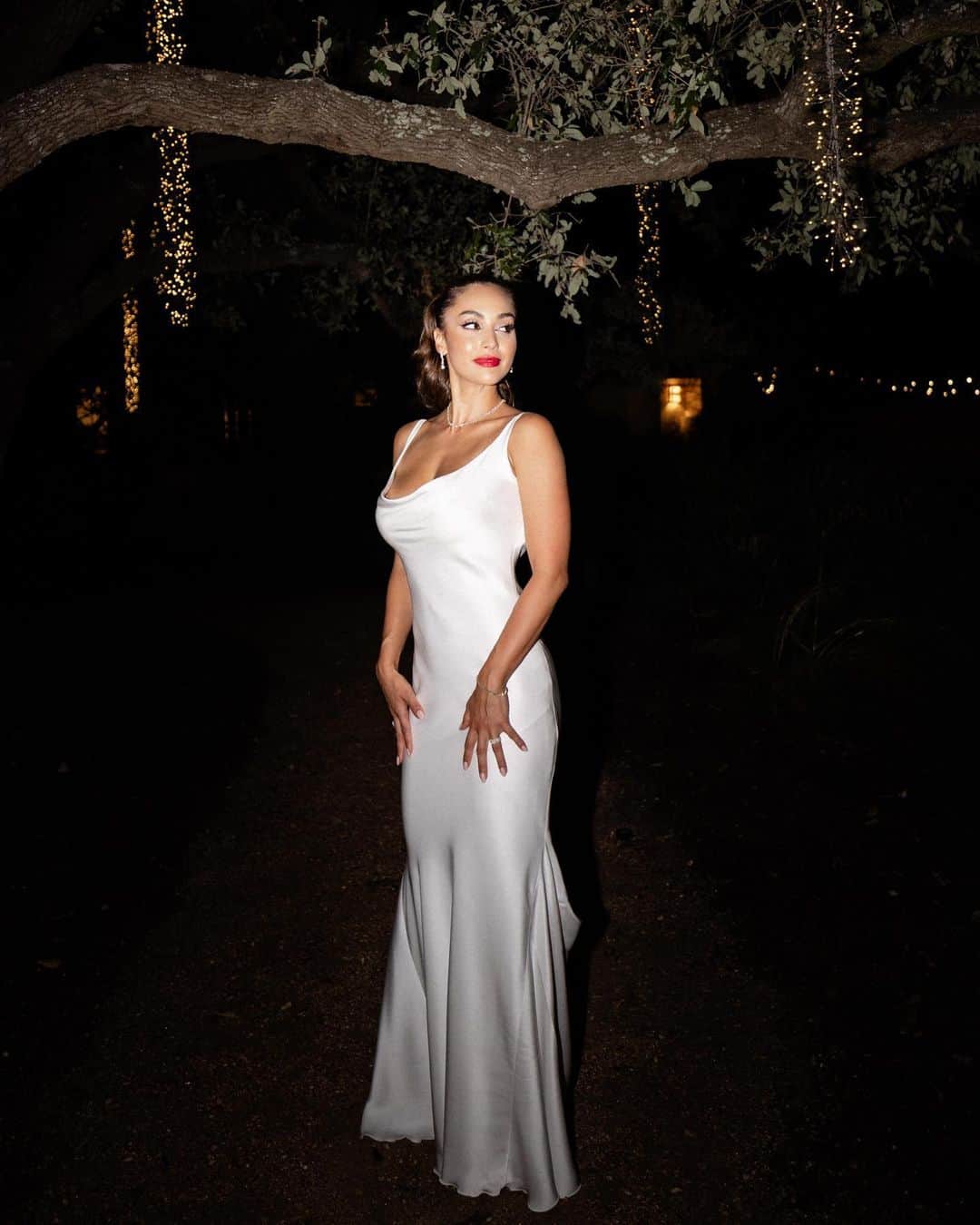 リンジー・モーガンのインスタグラム：「Meet “Ribelia” @pronovias   @charmingimages  @desiraecherman  @kanyonbeauty  @that_russiangirl_」