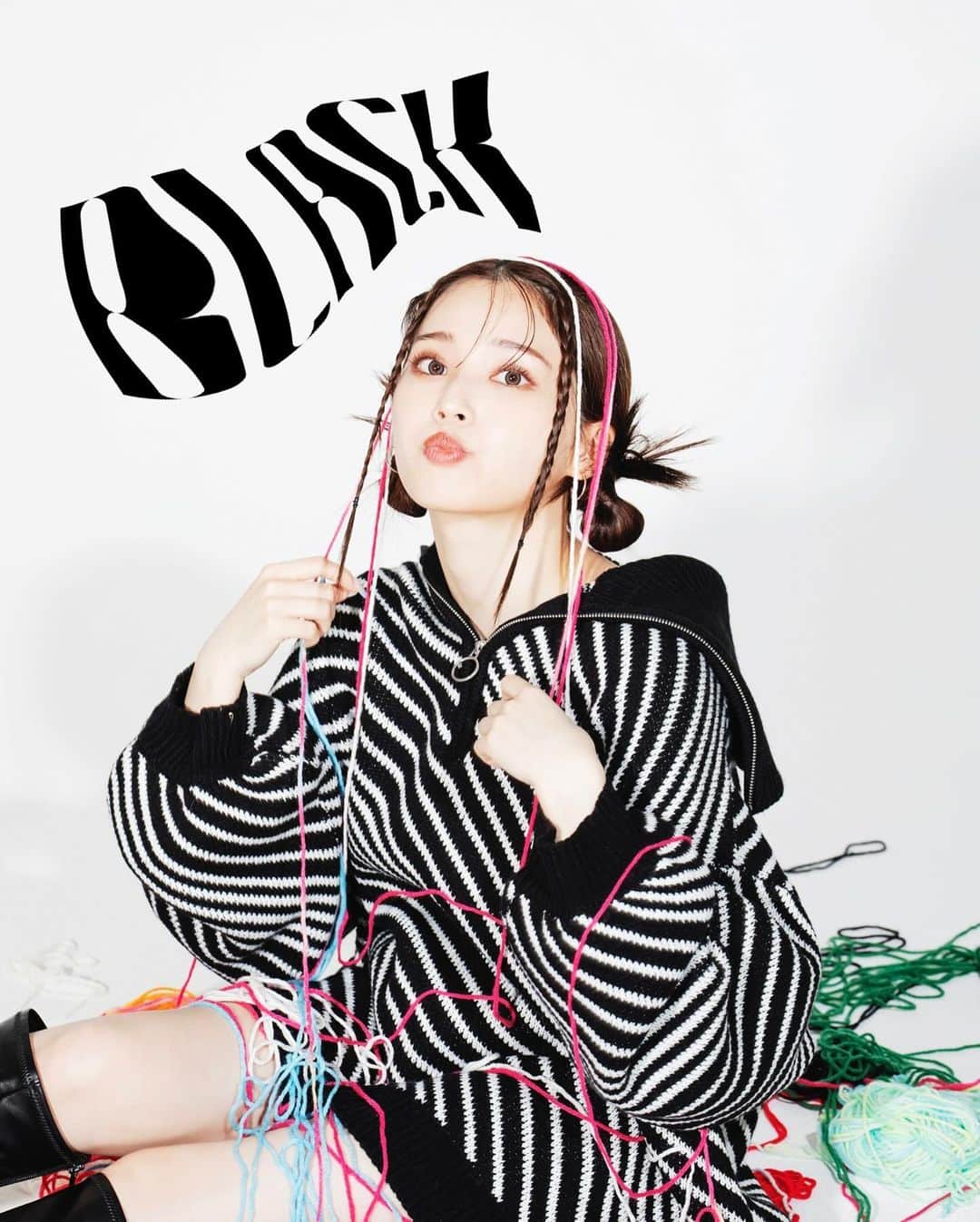 スパイラルガールのインスタグラム：「. 『KNIT LOOK feat. HOHOMI NASU』 ⁡ ☑︎マルチパターンシャギーニットカーディガン ¥9,790(税込) WEB：9/20(水)予約発売スタート 店舗：10/5(木)入荷予定 ⁡ ☑︎オフショルスリットヘムニットトップス ¥7,590(税込) 発売中 ⁡ ☑︎ラインリブニットセットアップ ¥13,200(税込) WEB：9/20(水)発売スタート 店舗：9/20(水)発売スタート ⁡ ☑︎セーラーカラーハーフZIPジャガードニット ¥9,350(税込) WEB：発売中 店舗：9/20(水)発売スタート ____________________________________ ⁡ “令和の天使”と呼ばれるビジュアルで SNSを中心に爆発的人気を誇る 『那須ほほみ』 @nasu_hohomi が AWシーズンルックに登場💭 ⁡ 第1弾は秋冬にかかせないニット🧶 大注目の新作から人気商品まで トータルコーディネートでご紹介。 ____________________________________ ⁡ プロフィール(@spiralgirl_official)のURLからチェック #SPIRALGIRL #スパイラルガール @spiralgirl_official」