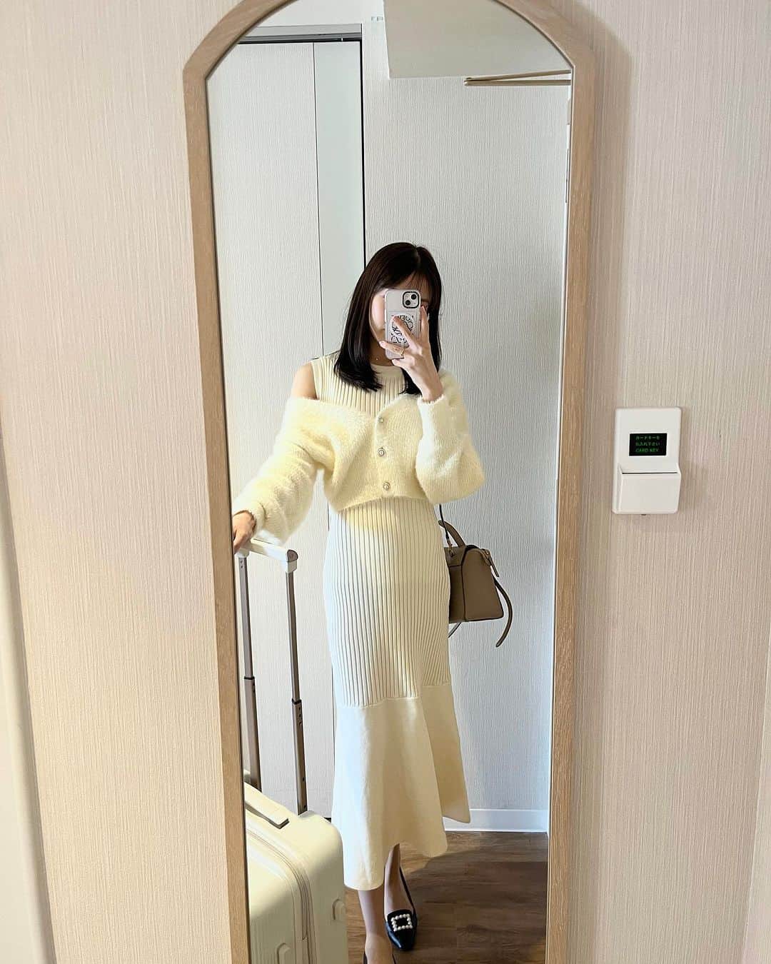 宮﨑葉苗のインスタグラム：「. 質問いただいてたニットワンピは  @juliaboutique です👗♡  カーディガンとのセットアイテム~ シャギーニット可愛い🐰」